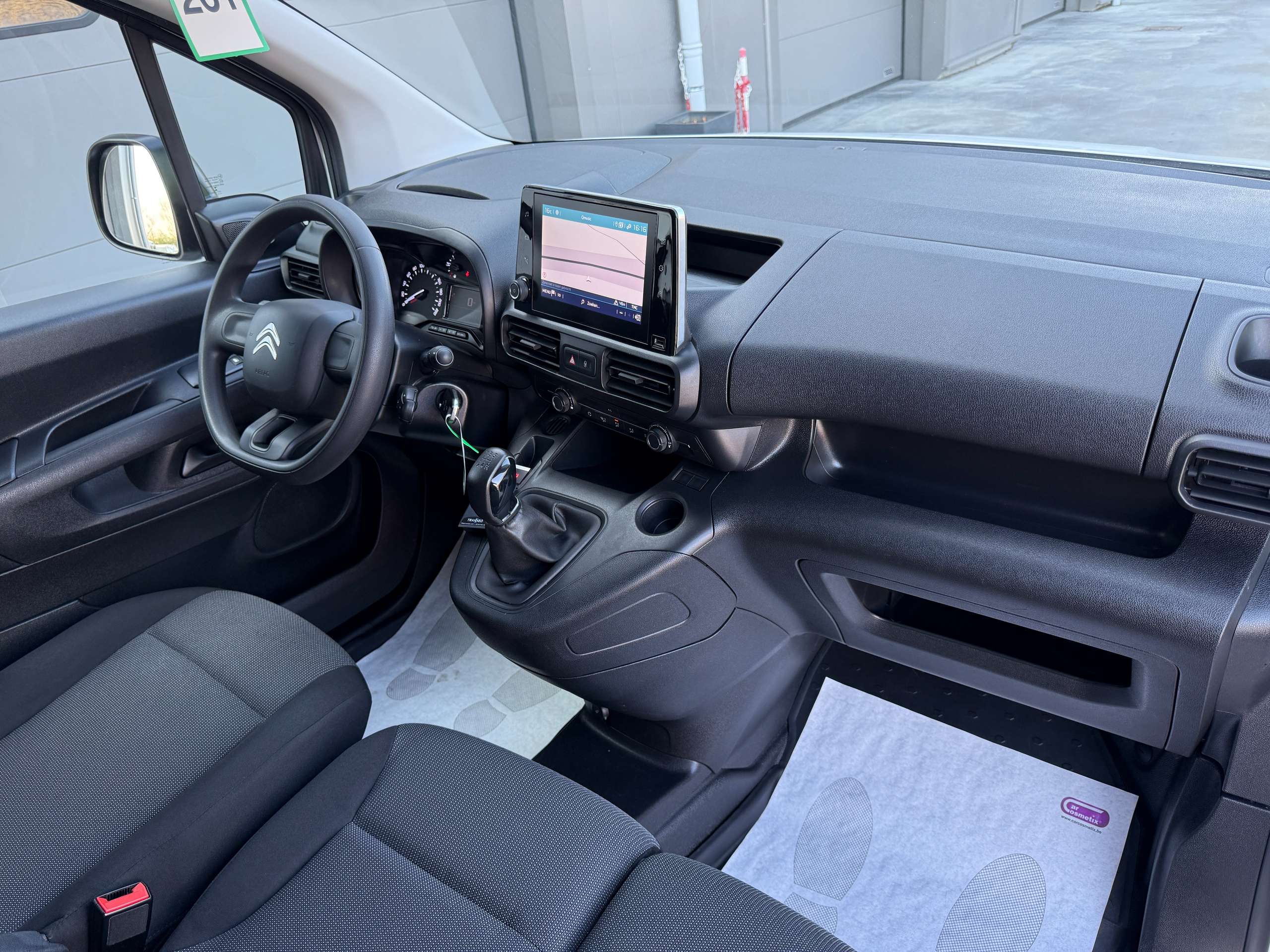 01eda7c9-ff1e-455c-b50f-5fc7ef3142a127-citroen-berlingo-1-5-bluehdi-xl-l2-3-zit-navigatie-pdc-carplay-dab.jpg