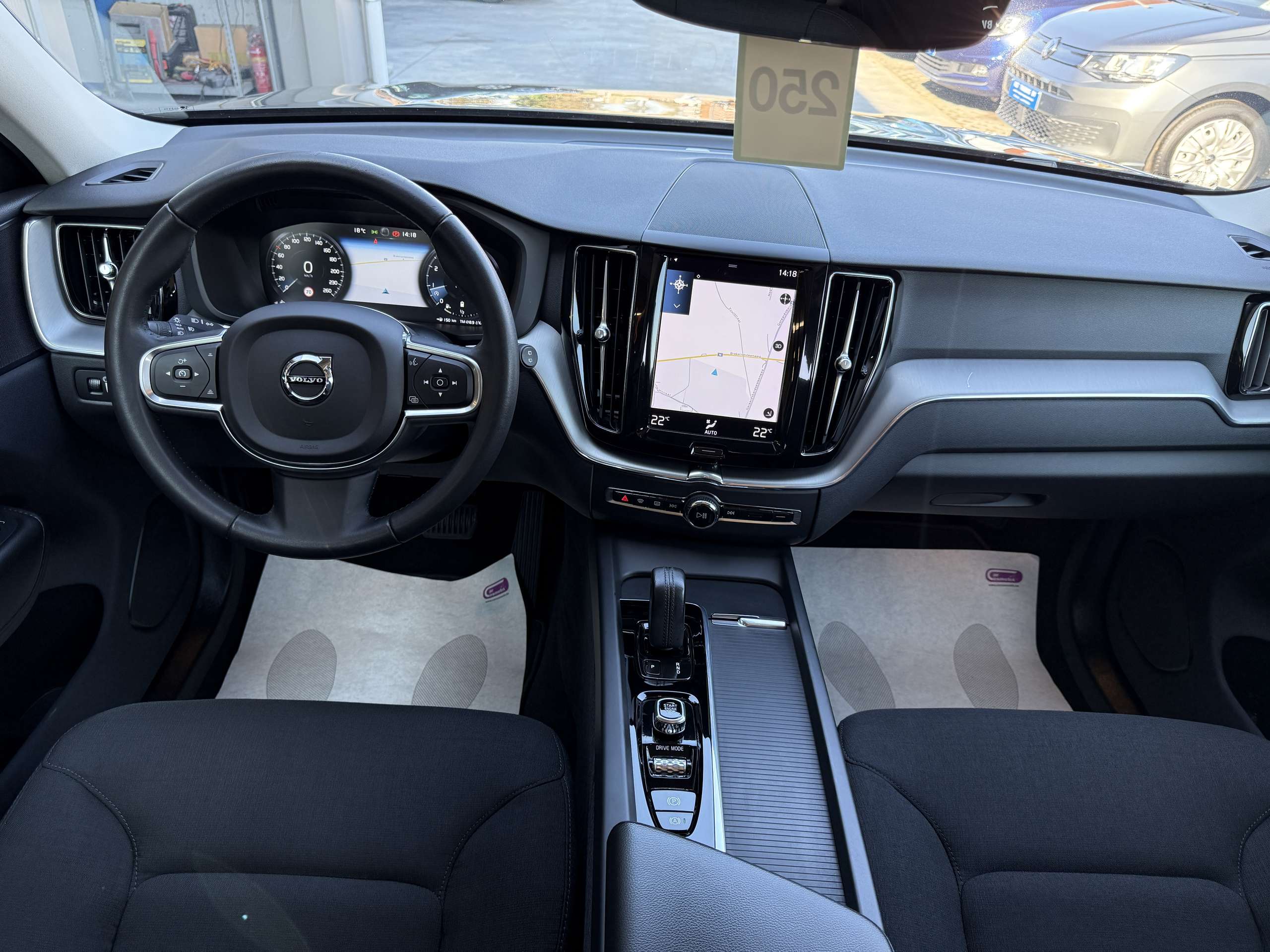 22694b7e-c51a-4c57-9bdf-3e5ec70830a830-volvo-xc60-2-0-b4-geartronic-full-led-navigatie-trekhaak-dab.jpg