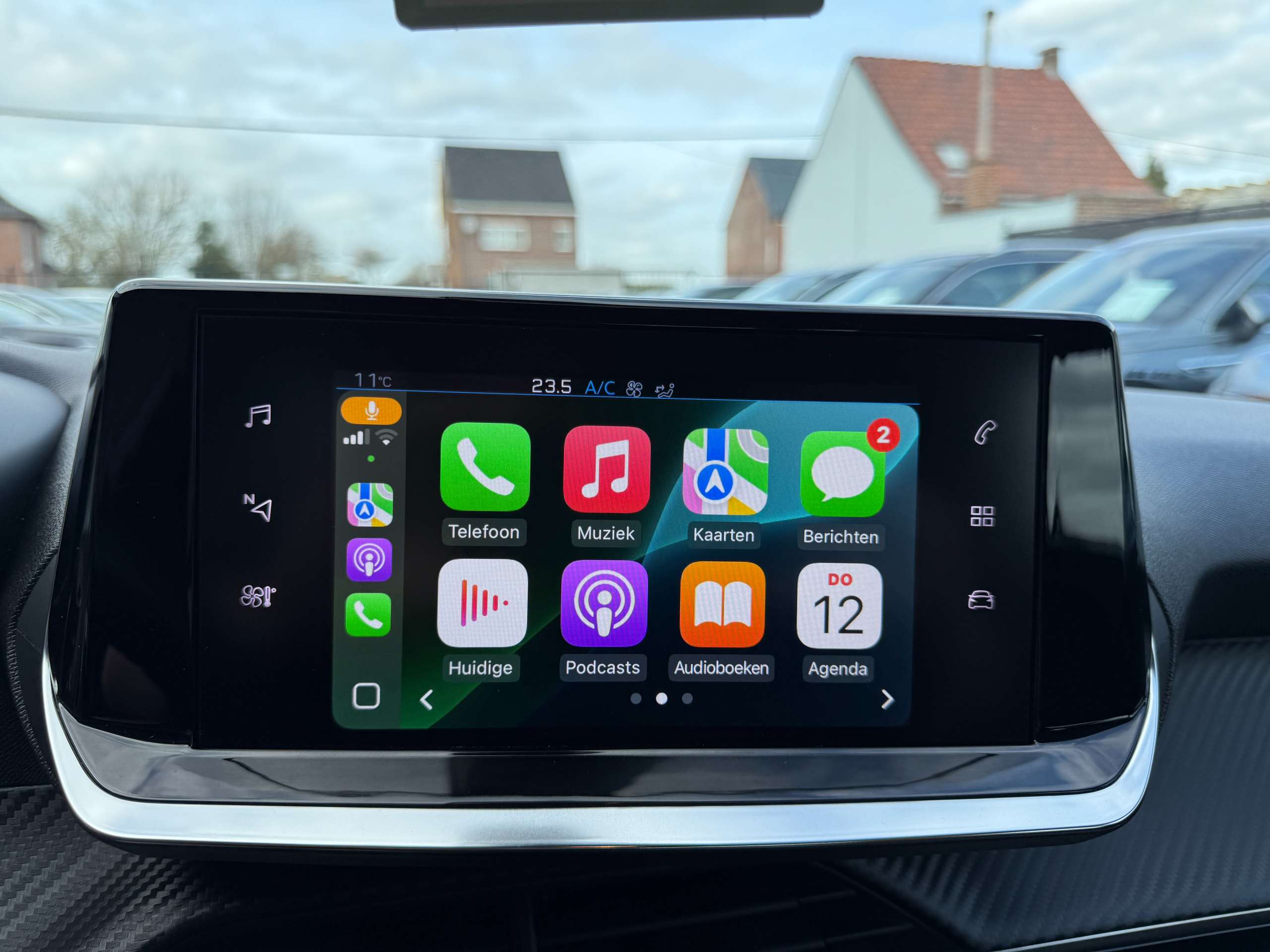 39c6024b-32f1-42d0-a8fe-6969a5cd5f6a23-peugeot-2008-1-2i-101pk-navigatie-carplay-pdc-bluetooth-led-a-c.jpg