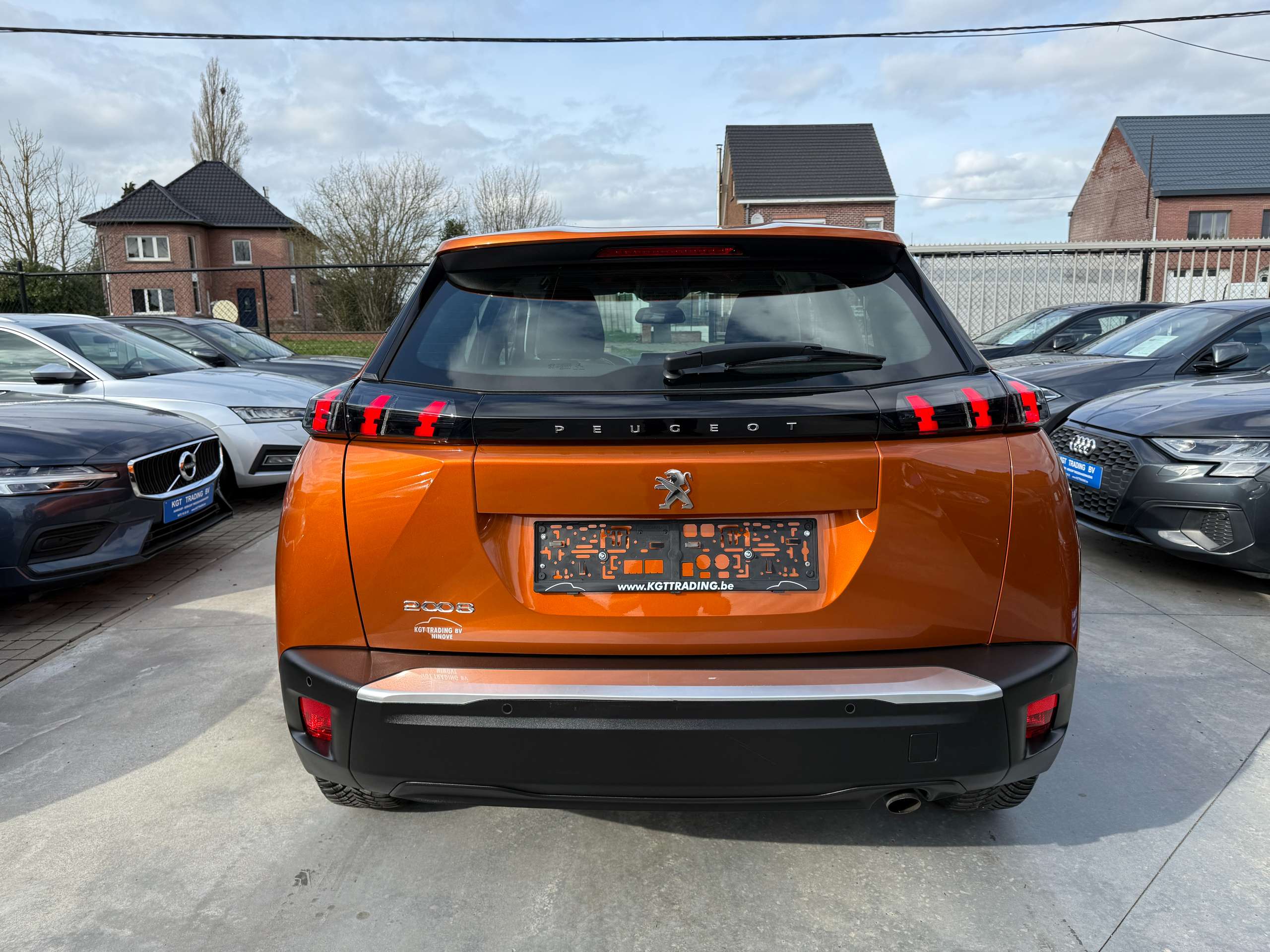 39c6024b-32f1-42d0-a8fe-6969a5cd5f6a6-peugeot-2008-1-2i-101pk-navigatie-carplay-pdc-bluetooth-led-a-c.jpg