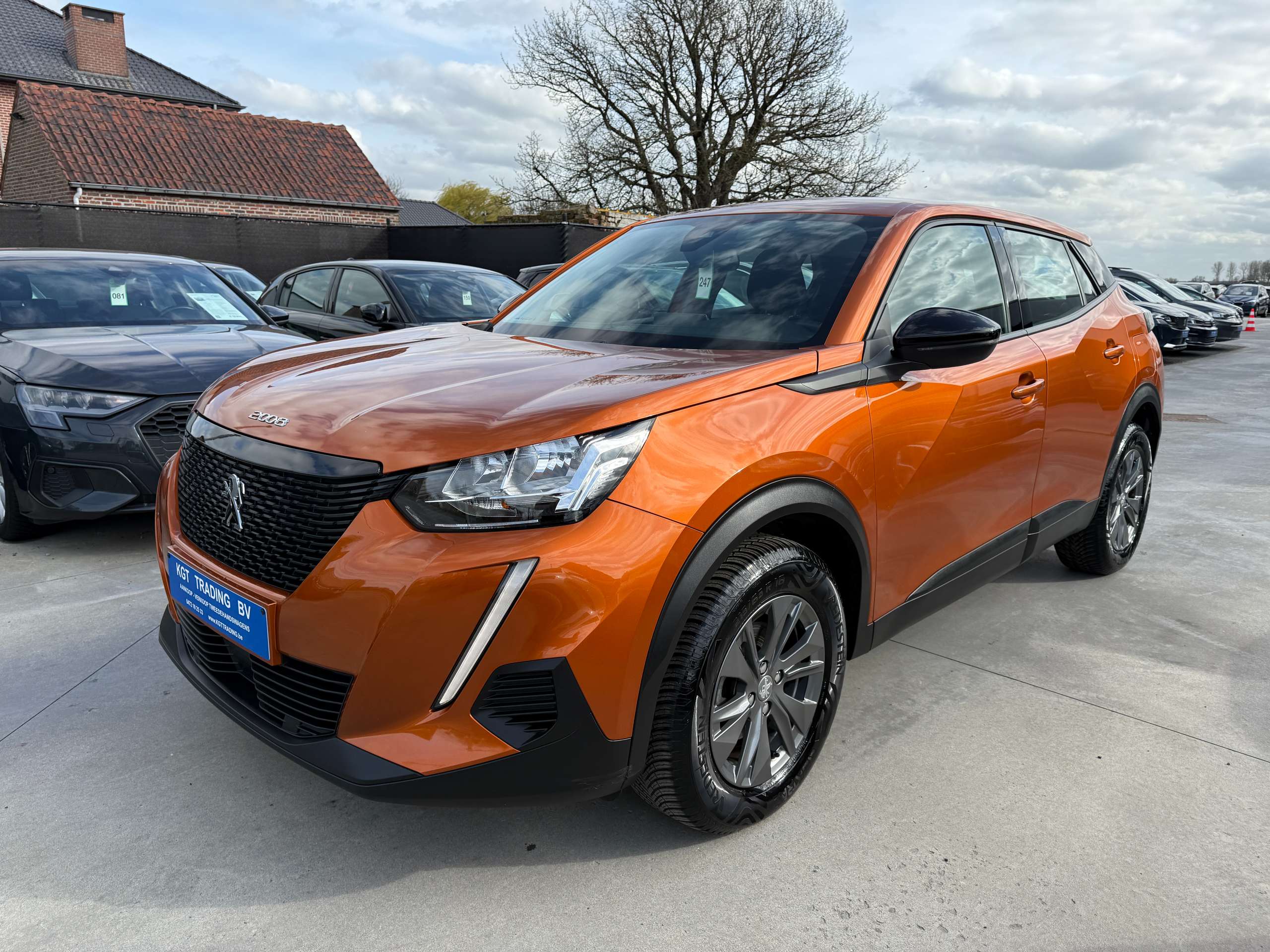 39c6024b-32f1-42d0-a8fe-6969a5cd5f6a9-peugeot-2008-1-2i-101pk-navigatie-carplay-pdc-bluetooth-led-a-c.jpg