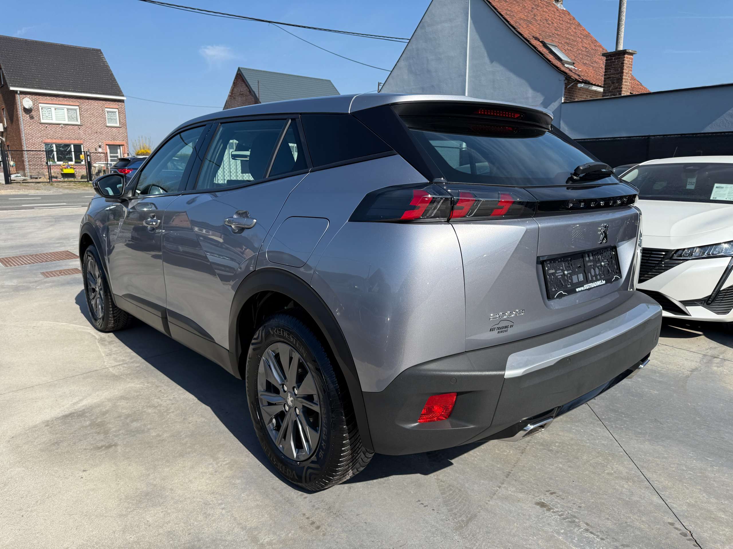 3d4f926f-5624-4b2b-82e7-2deefc05a8c57-peugeot-2008-1-2i-130pk-automaat-full-led-navigatie-carplay-alu.jpg