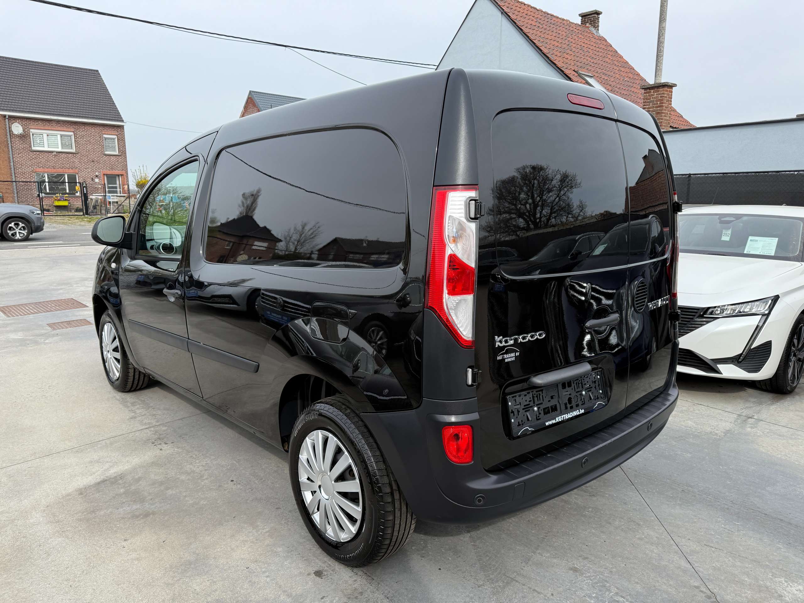 4d63bec6-3dab-4a9f-8a7f-4f42ffb127807-renault-kangoo-1-5-dci-80pk-bluetooth-parkeersensoren-airco.jpg