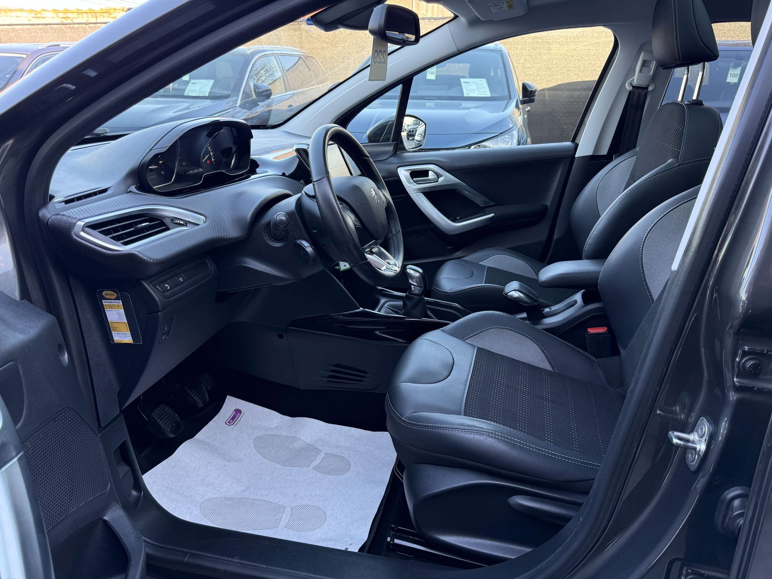 6ae04cfe-0f79-406f-82c6-be39714e0b5911-peugeot-2008-1-2i-allure-navigatie-pano-dak-camera-carplay-lede.jpg