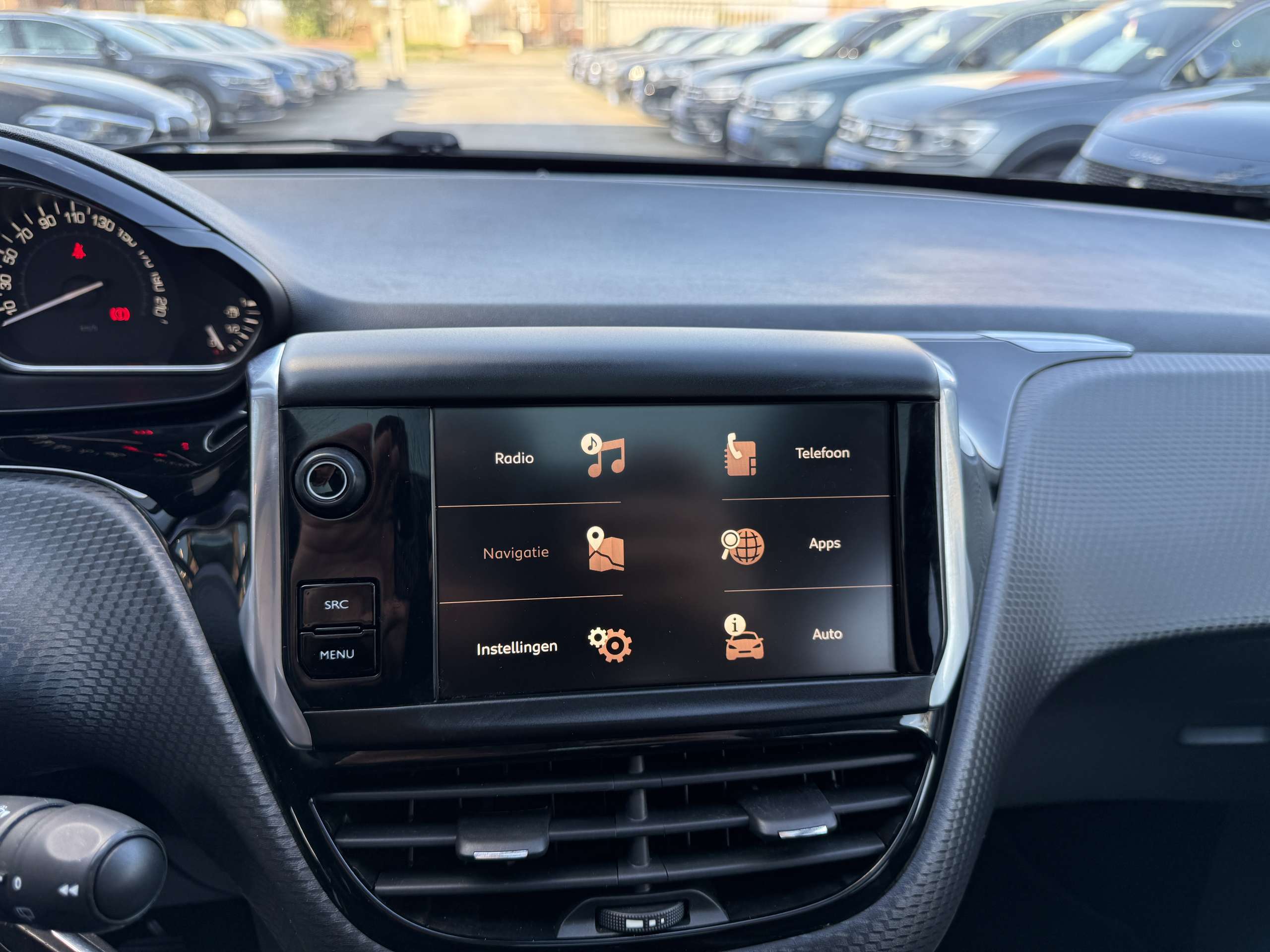 6ae04cfe-0f79-406f-82c6-be39714e0b5921-peugeot-2008-1-2i-allure-navigatie-pano-dak-camera-carplay-lede.jpg