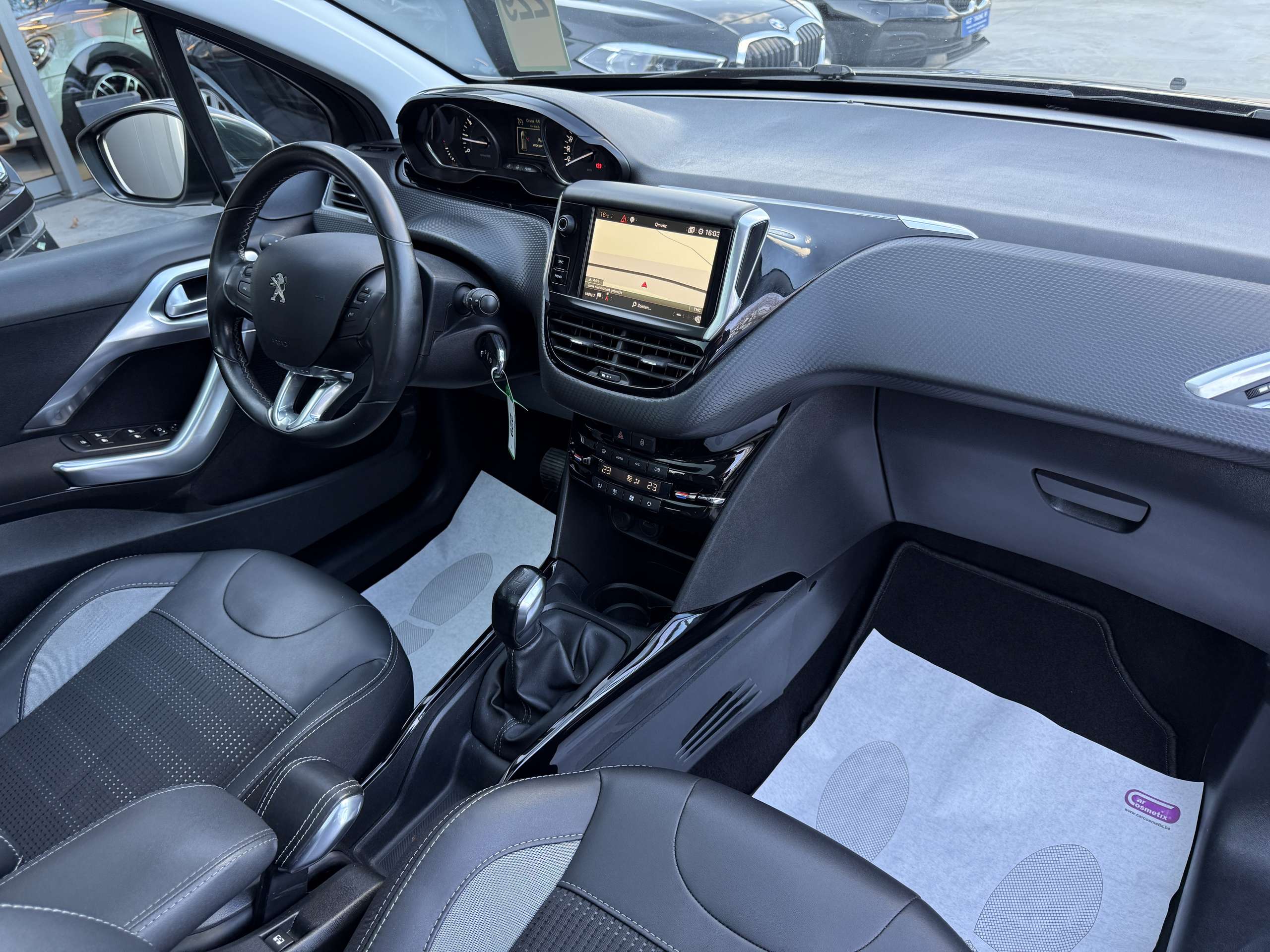 6ae04cfe-0f79-406f-82c6-be39714e0b5926-peugeot-2008-1-2i-allure-navigatie-pano-dak-camera-carplay-lede.jpg