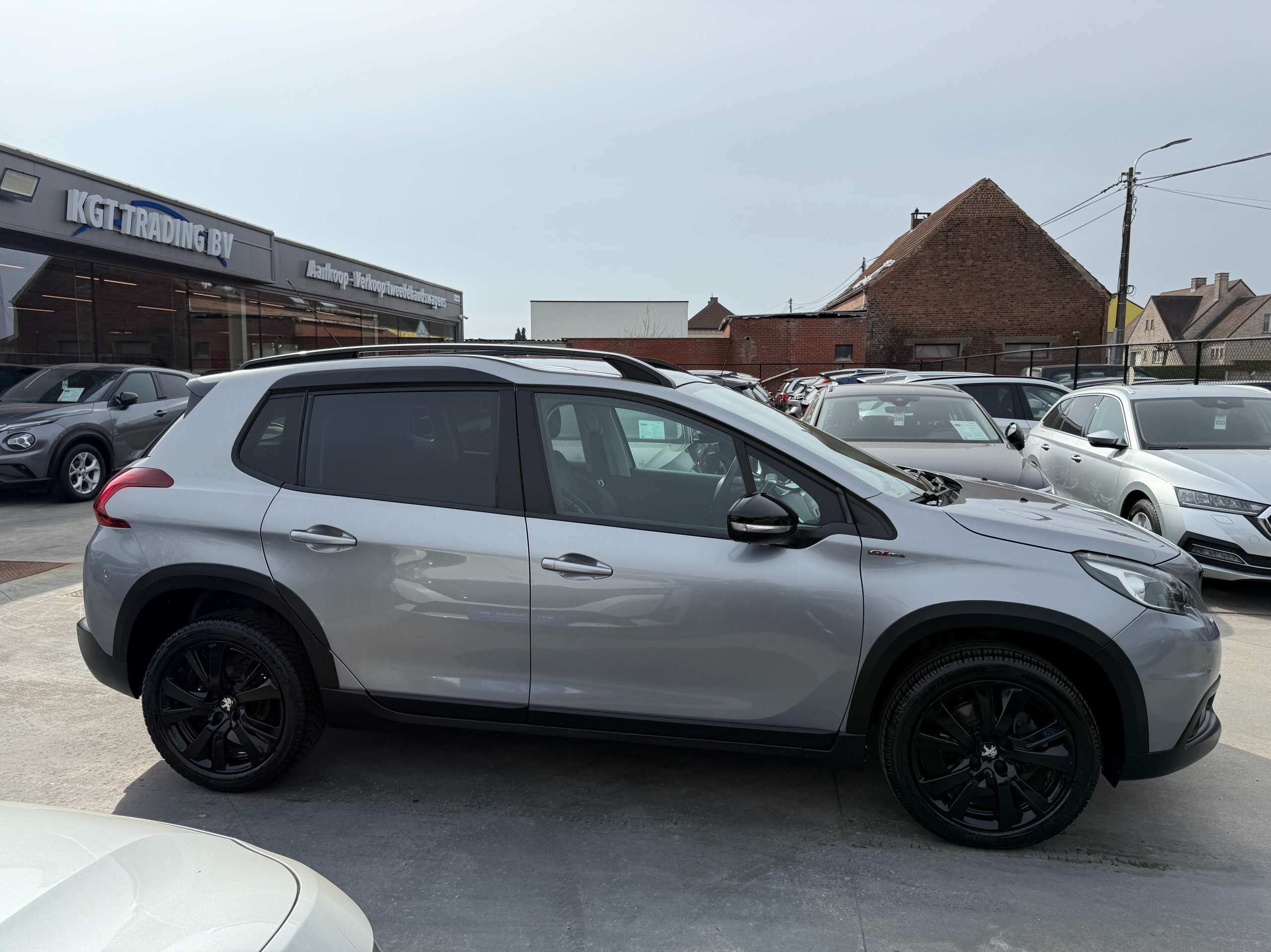 8aac3503-bf31-488d-a414-ebad05a0ec604-peugeot-2008-1-2i-110pk-gt-line-pano-dak-leder-carplay-alu-led.jpg