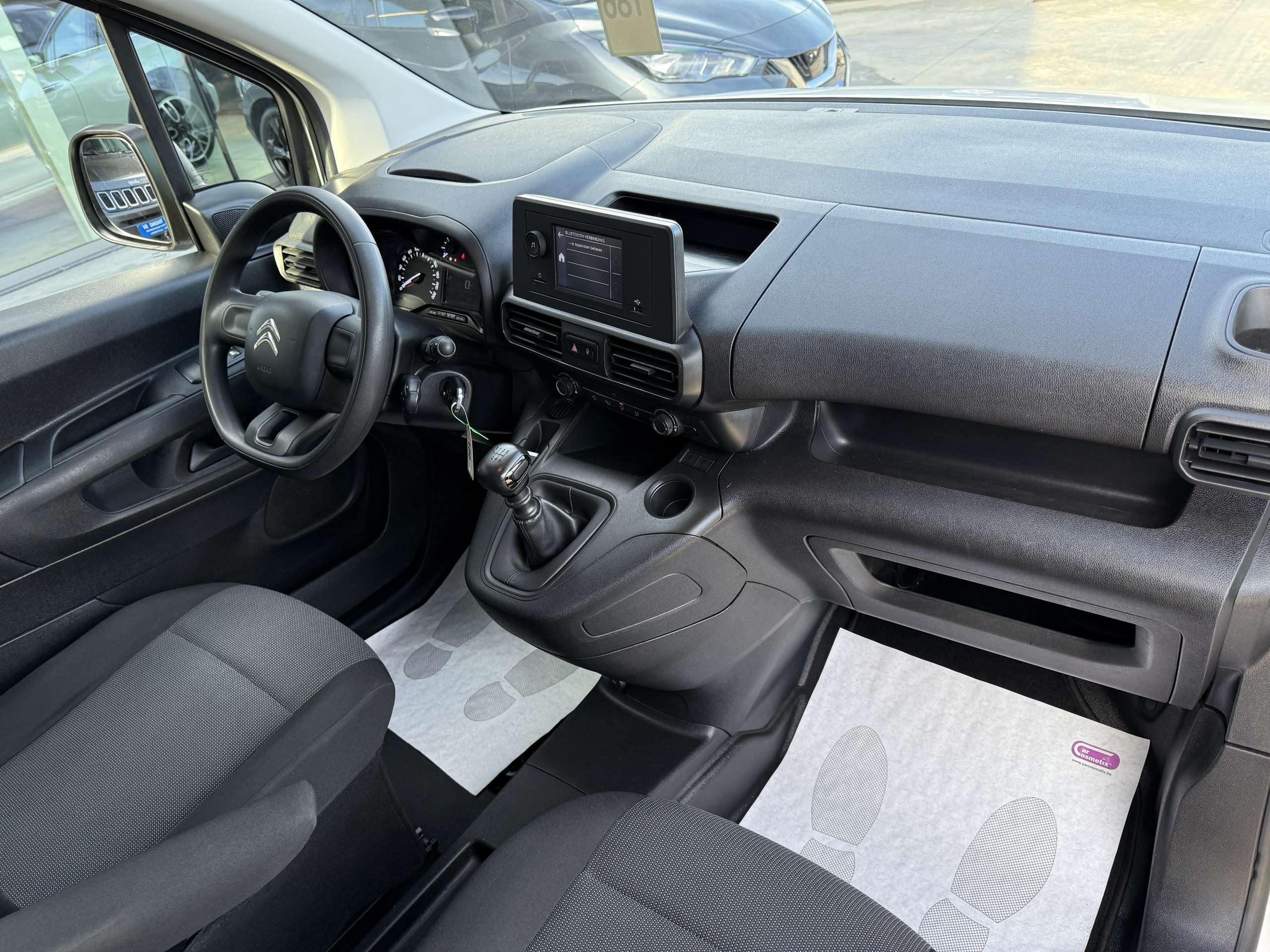 a25b59a9-662f-4f91-83c5-7b55d8d8740b22-citroen-berlingo-1-2i-110pk-dakrek-bluetooth-dab-parkeersensoren.jpg