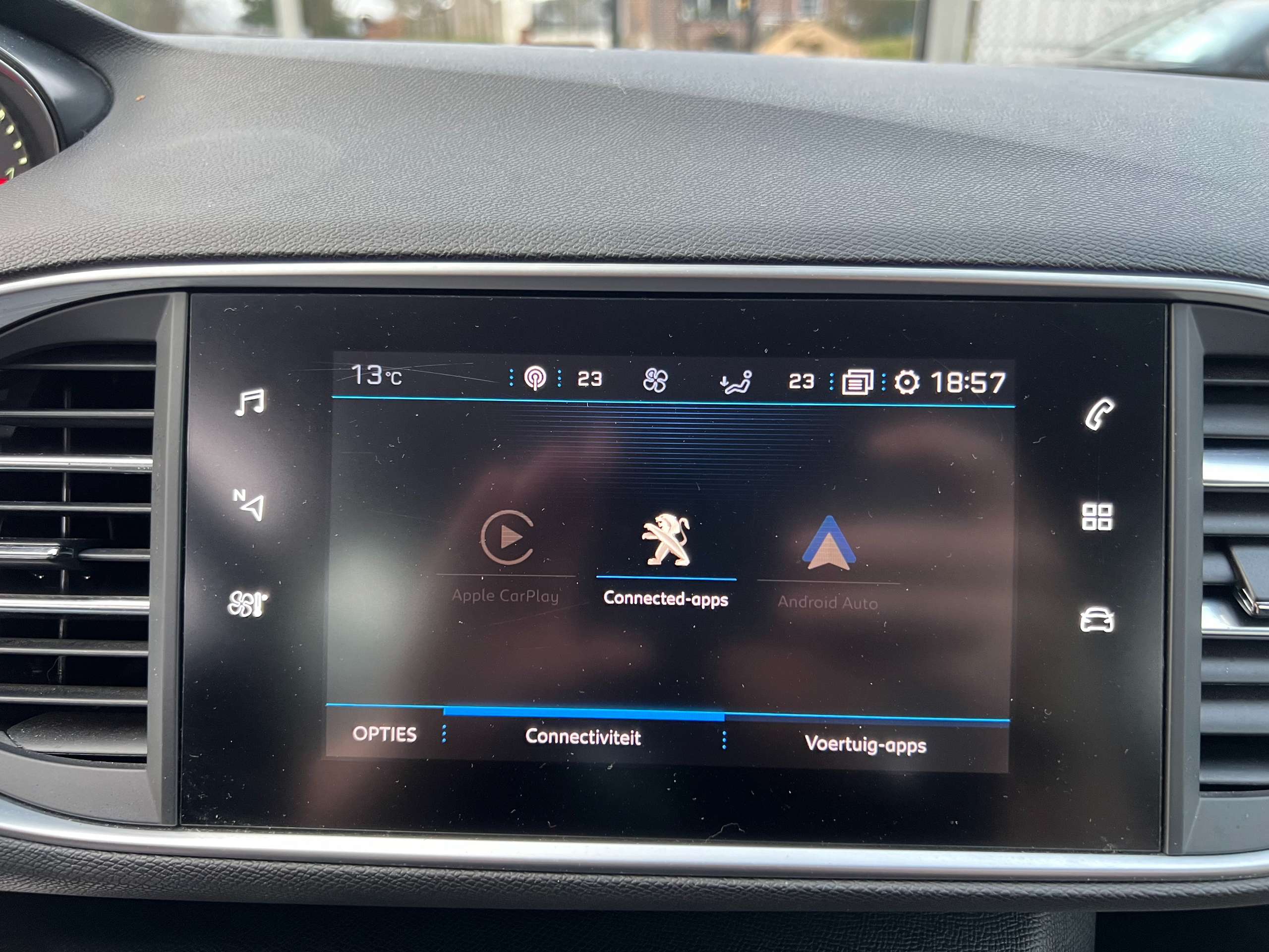 a326d111-0b88-45dd-8a32-d81092801a2019-peugeot-308-sw-1-2i-puretech-navigatie-carplay-bluetooth-led.jpg
