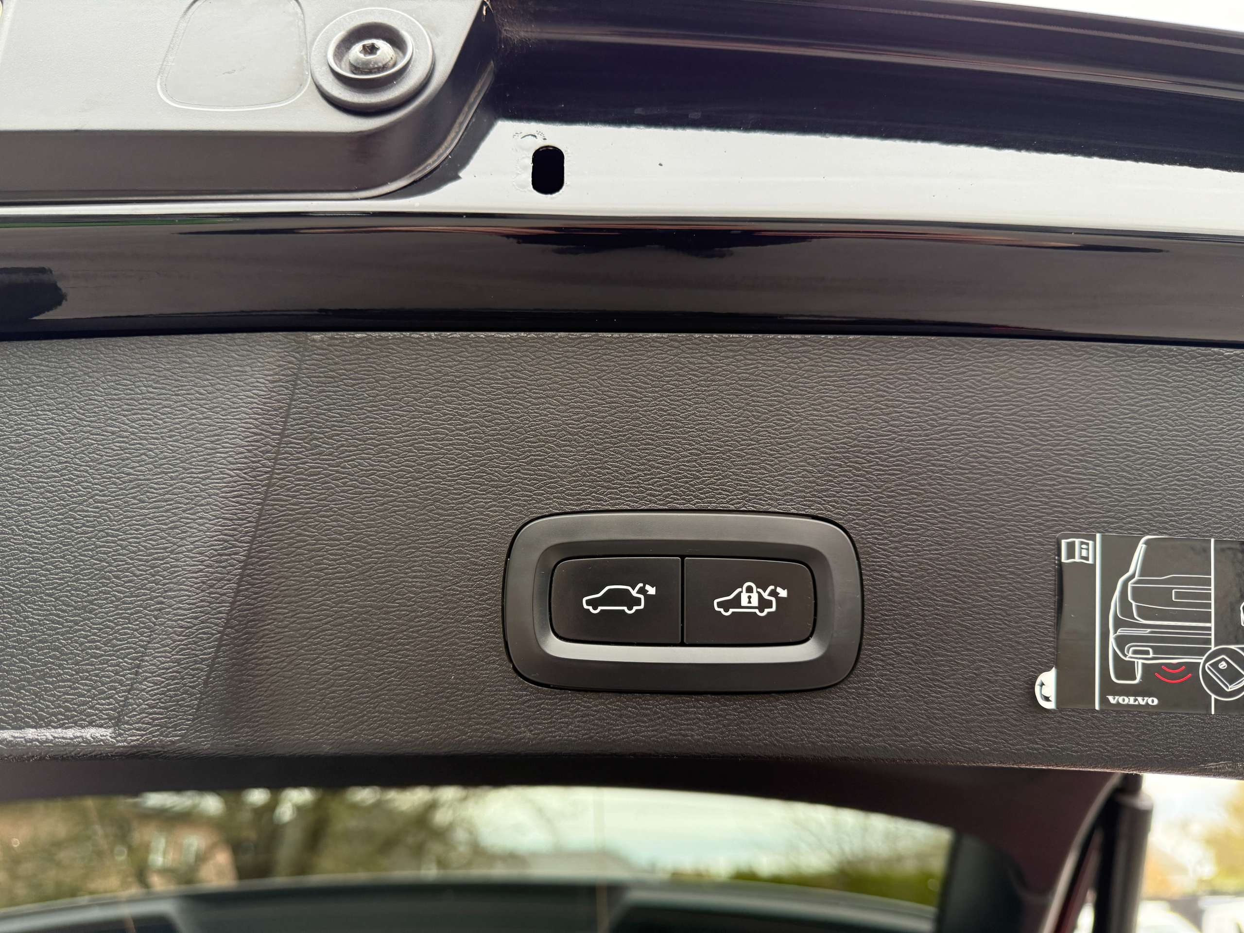 c12bcabc-3f44-41b2-8f3b-063da3370c9116-volvo-xc40-1-5-t2-r-design-navigatie-leder-full-led-carplay.jpg