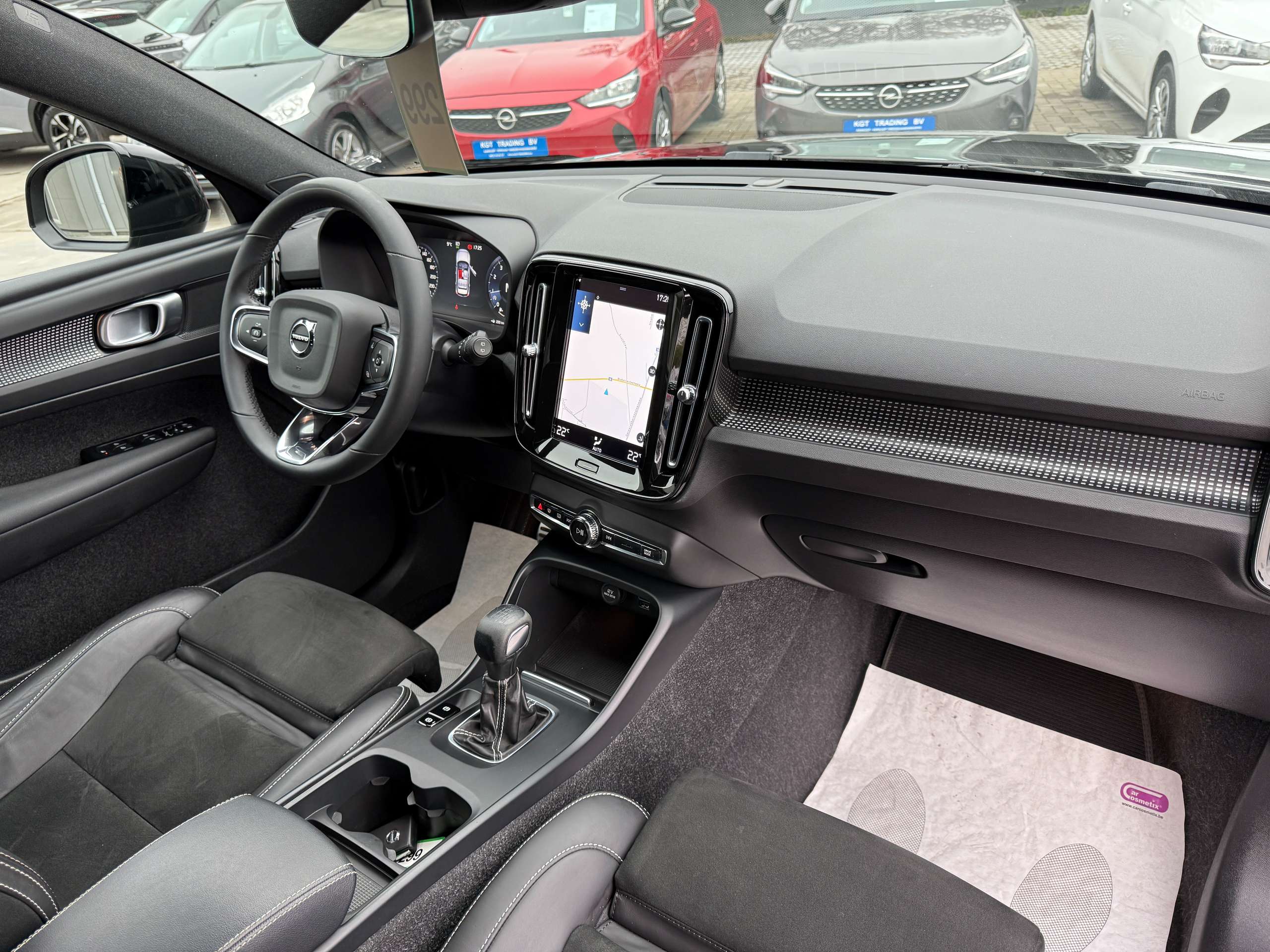 c12bcabc-3f44-41b2-8f3b-063da3370c9126-volvo-xc40-1-5-t2-r-design-navigatie-leder-full-led-carplay.jpg