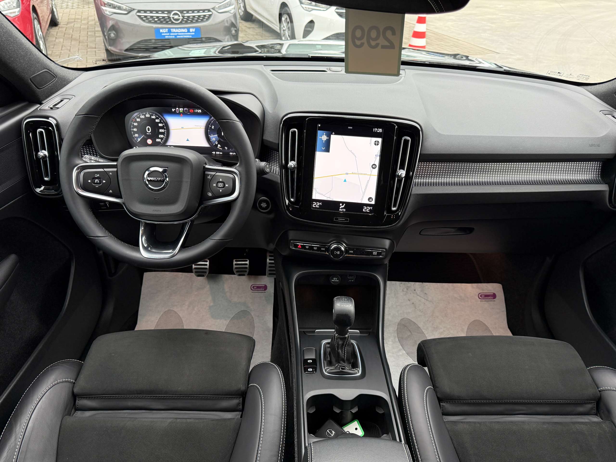 c12bcabc-3f44-41b2-8f3b-063da3370c9130-volvo-xc40-1-5-t2-r-design-navigatie-leder-full-led-carplay.jpg