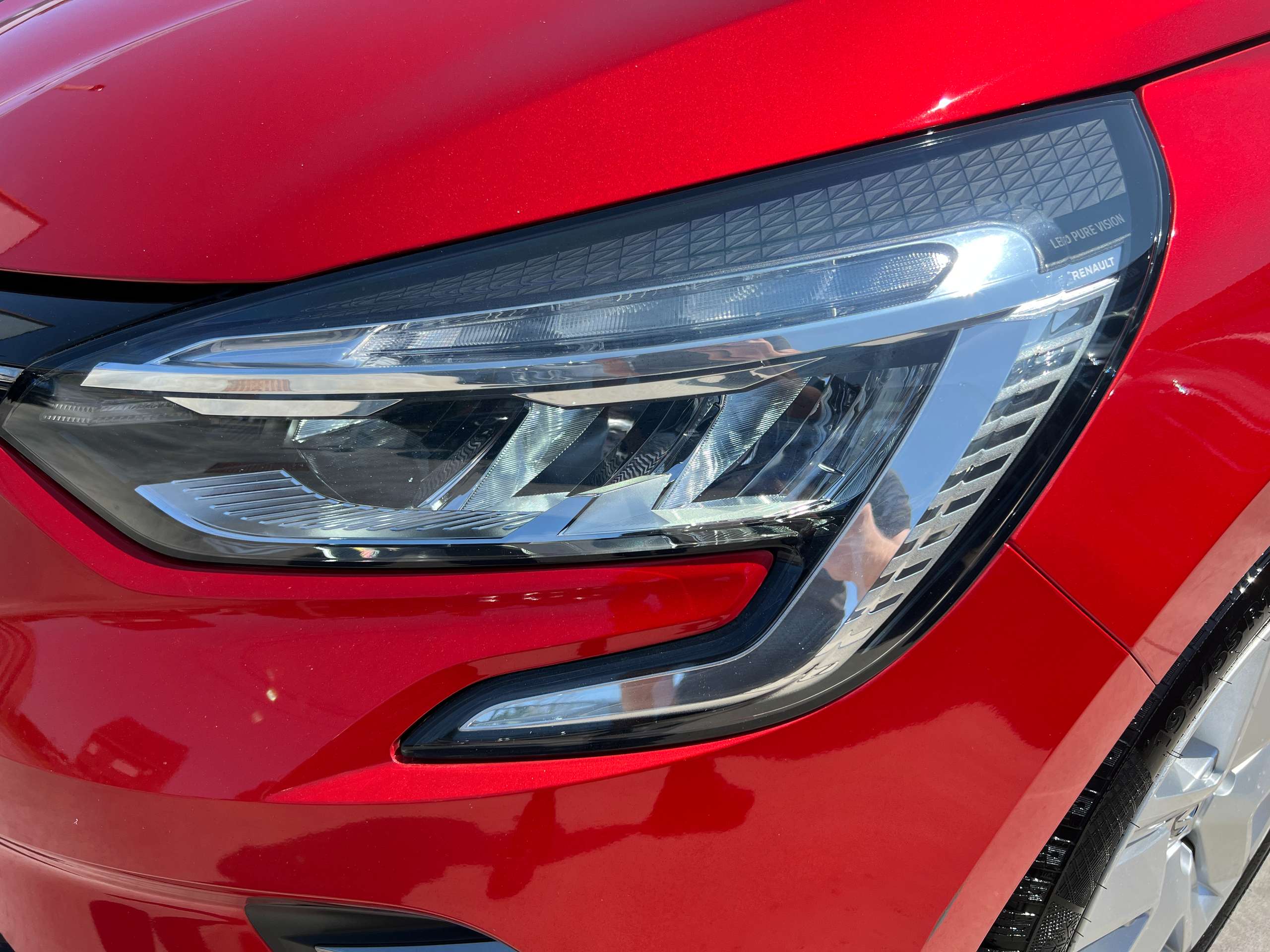c5e97be1-3054-4033-b00a-850237c549d610-renault-clio-1-0-tce-navigatie-full-led-dab-carplay-pdc-airco.jpg