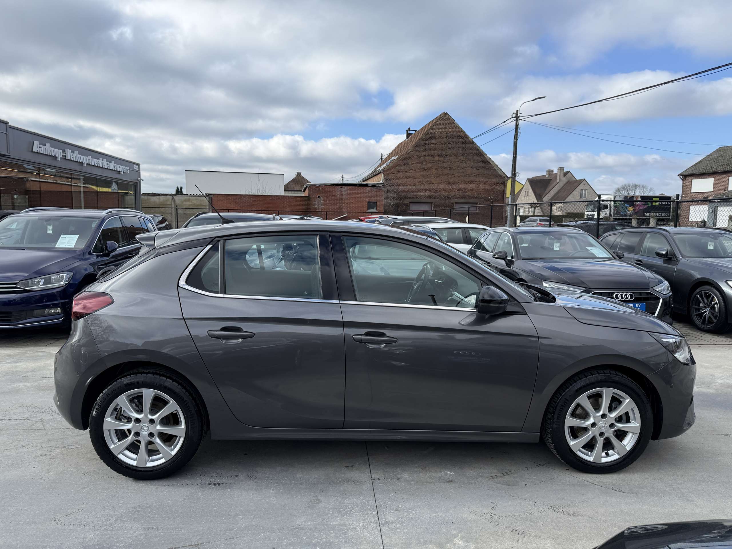 cc1382ea-09dd-4082-bc5d-67008c6aafe24-opel-corsa-1-2i-101pk-leder-camera-carplay-full-led-alu-pdc.jpg