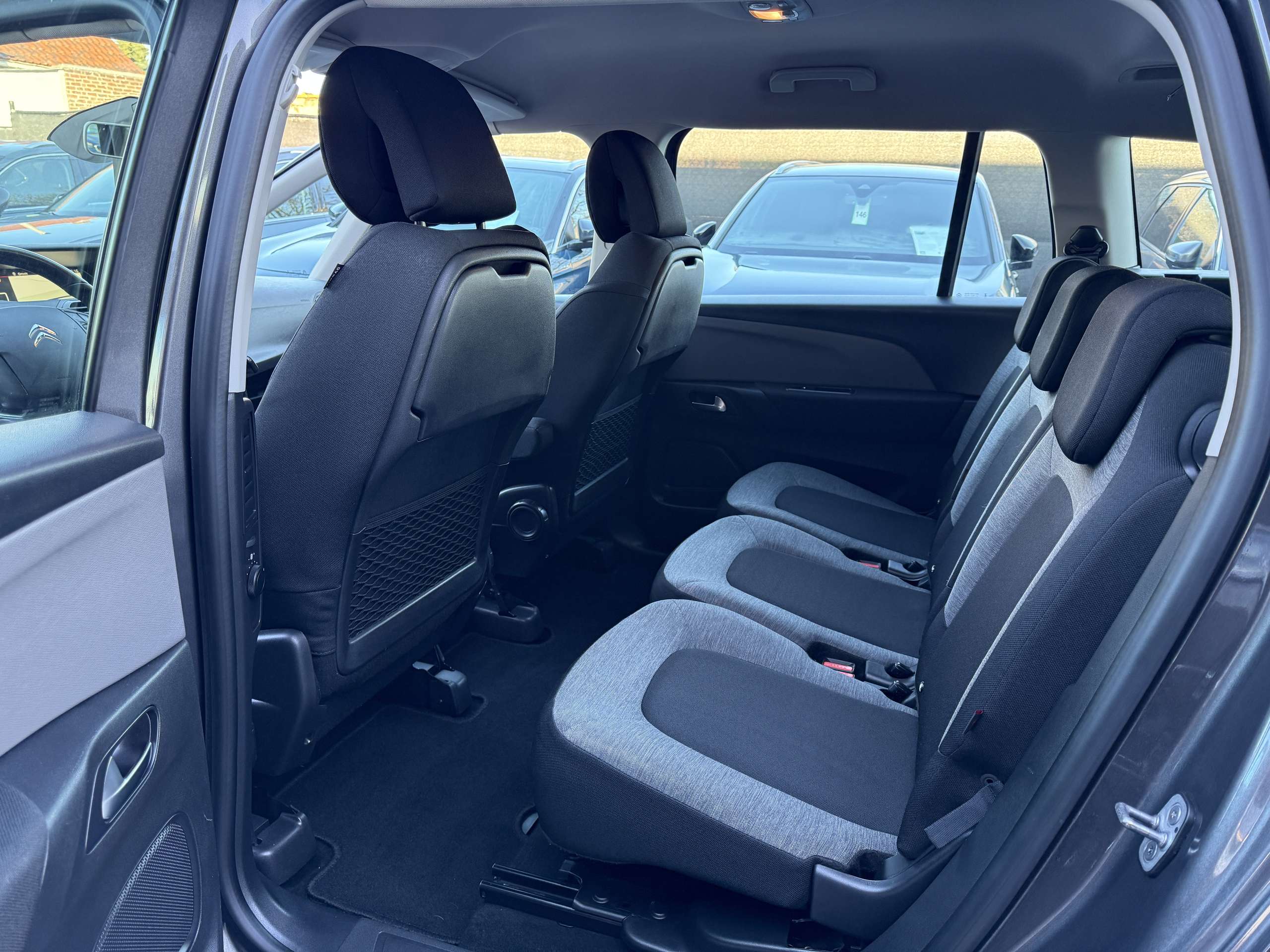 d3dfb57f-58f7-47e9-9c14-e92230c0311113-citroen-grand-c4-spacetourer-1-2i-130pk-7-zetels-facelift-camera-navi-carplay.jpg
