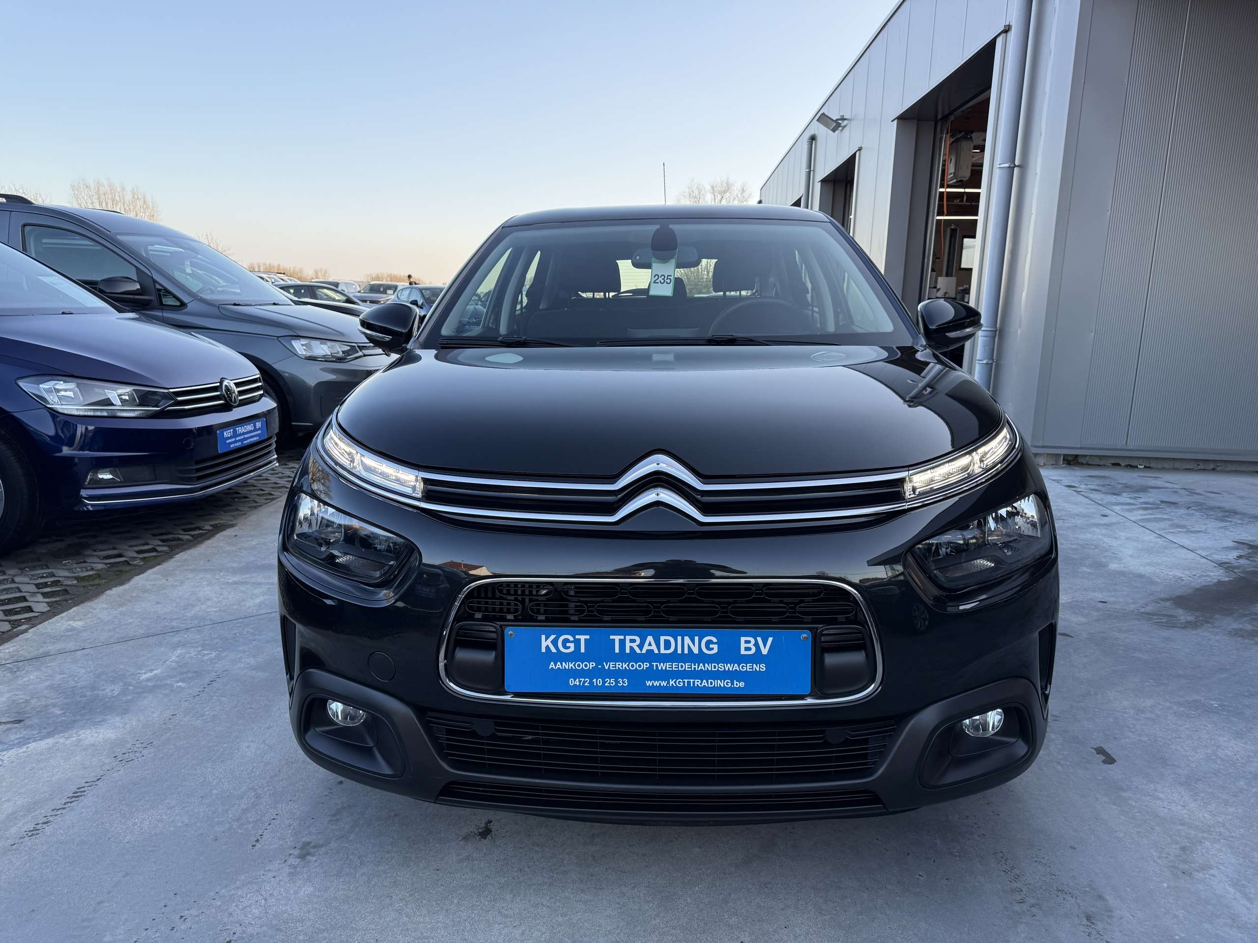 e040b4b9-d798-40f9-952c-12ba744f9d6b2-citroen-c4-cactus-1-2i-110pk-navigatie-camera-carplay-pdc-led-alu.jpg