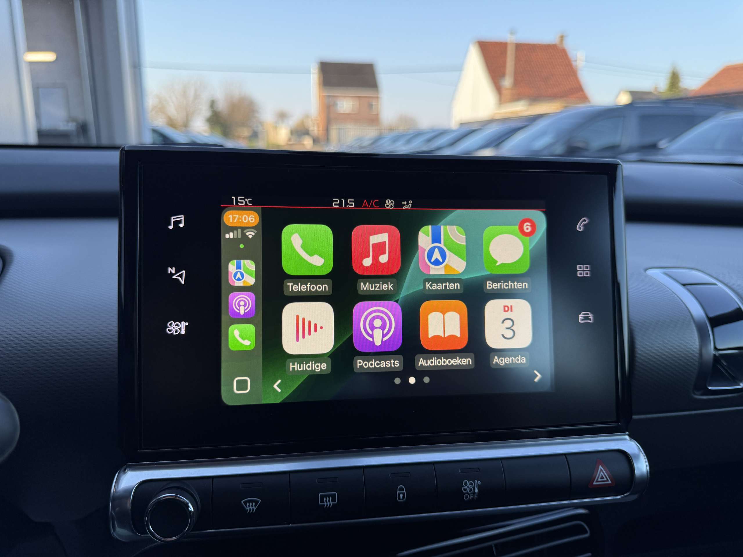 e040b4b9-d798-40f9-952c-12ba744f9d6b23-citroen-c4-cactus-1-2i-110pk-navigatie-camera-carplay-pdc-led-alu.jpg
