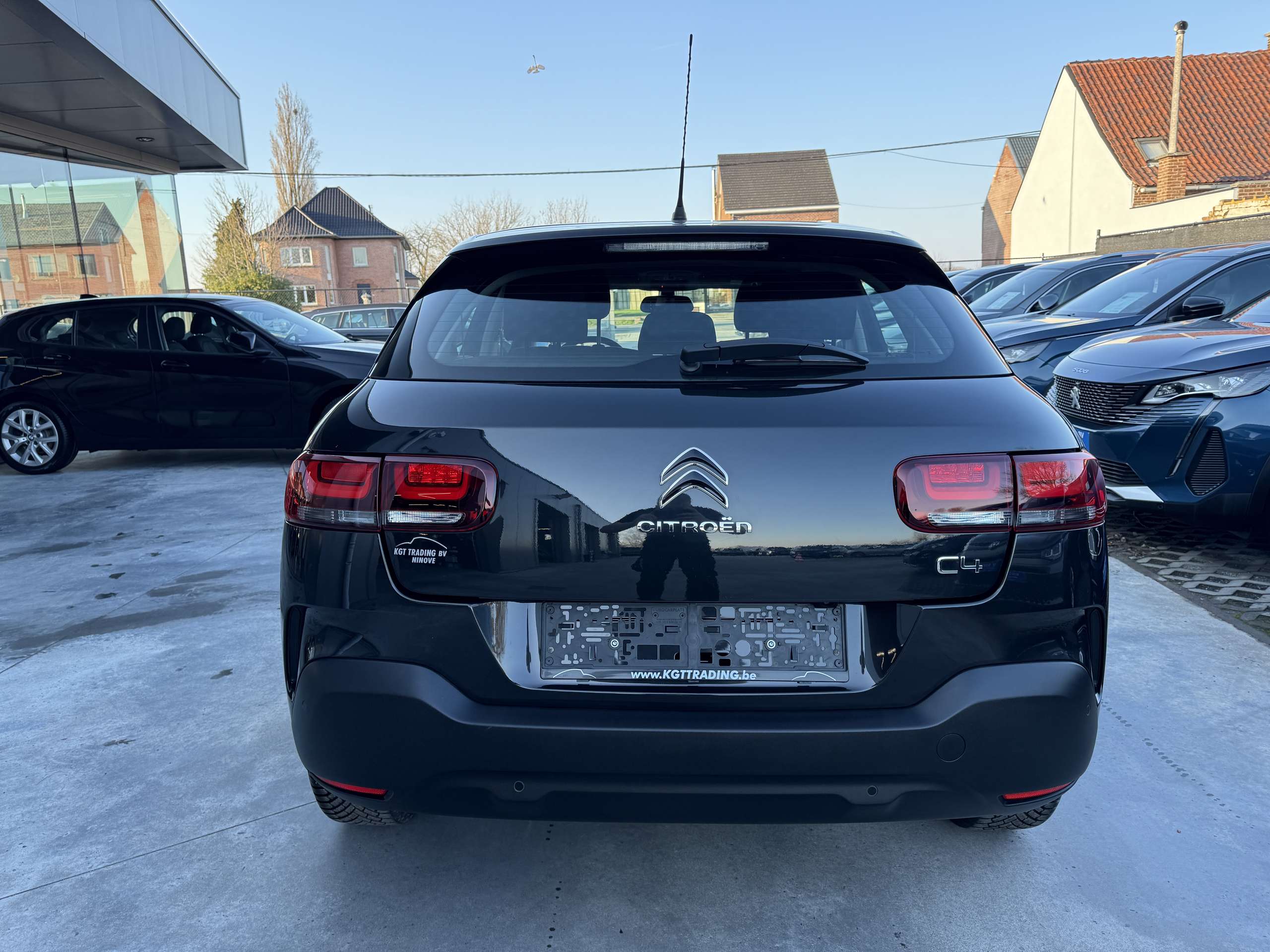 e040b4b9-d798-40f9-952c-12ba744f9d6b6-citroen-c4-cactus-1-2i-110pk-navigatie-camera-carplay-pdc-led-alu.jpg