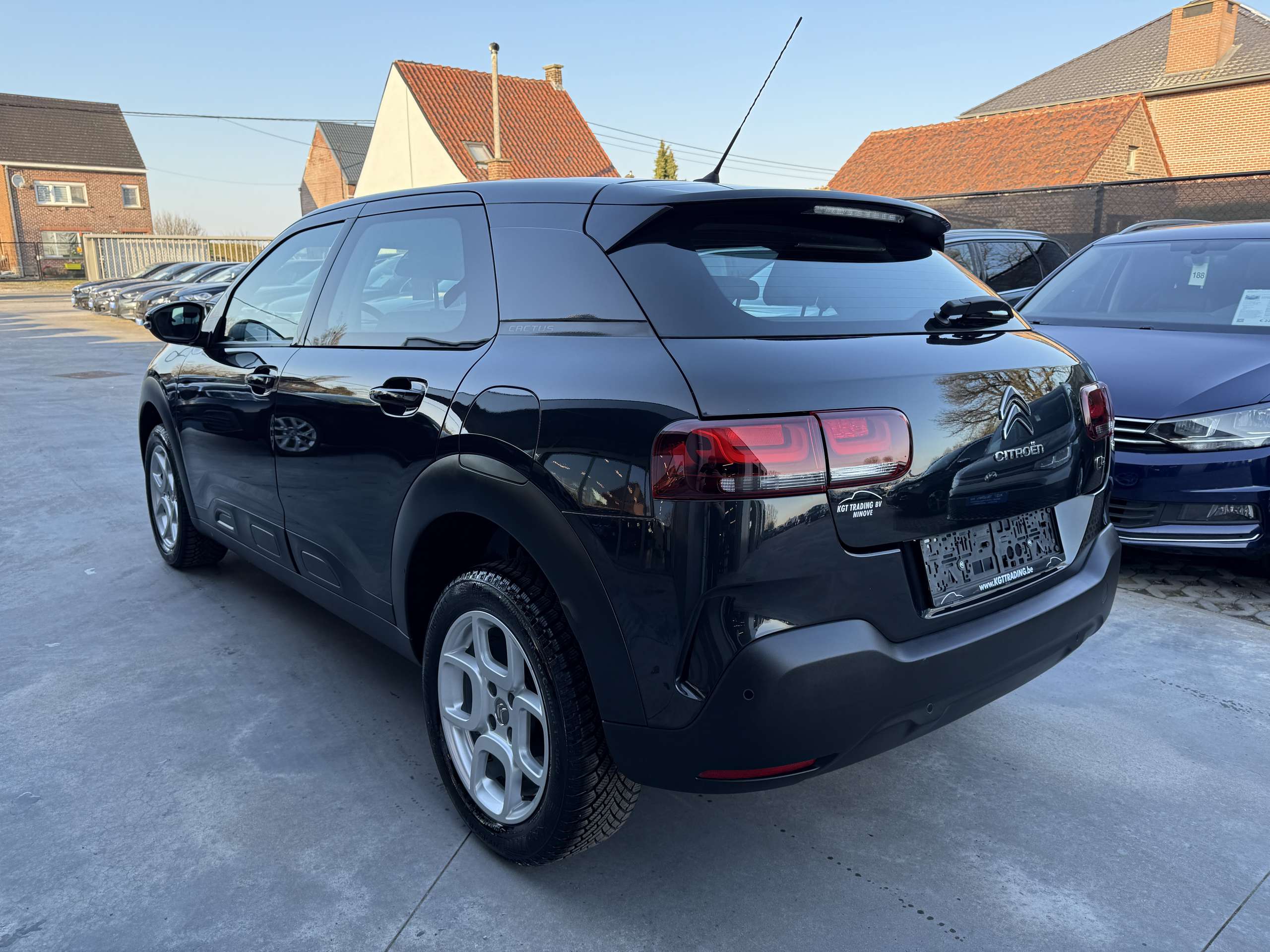 e040b4b9-d798-40f9-952c-12ba744f9d6b7-citroen-c4-cactus-1-2i-110pk-navigatie-camera-carplay-pdc-led-alu.jpg