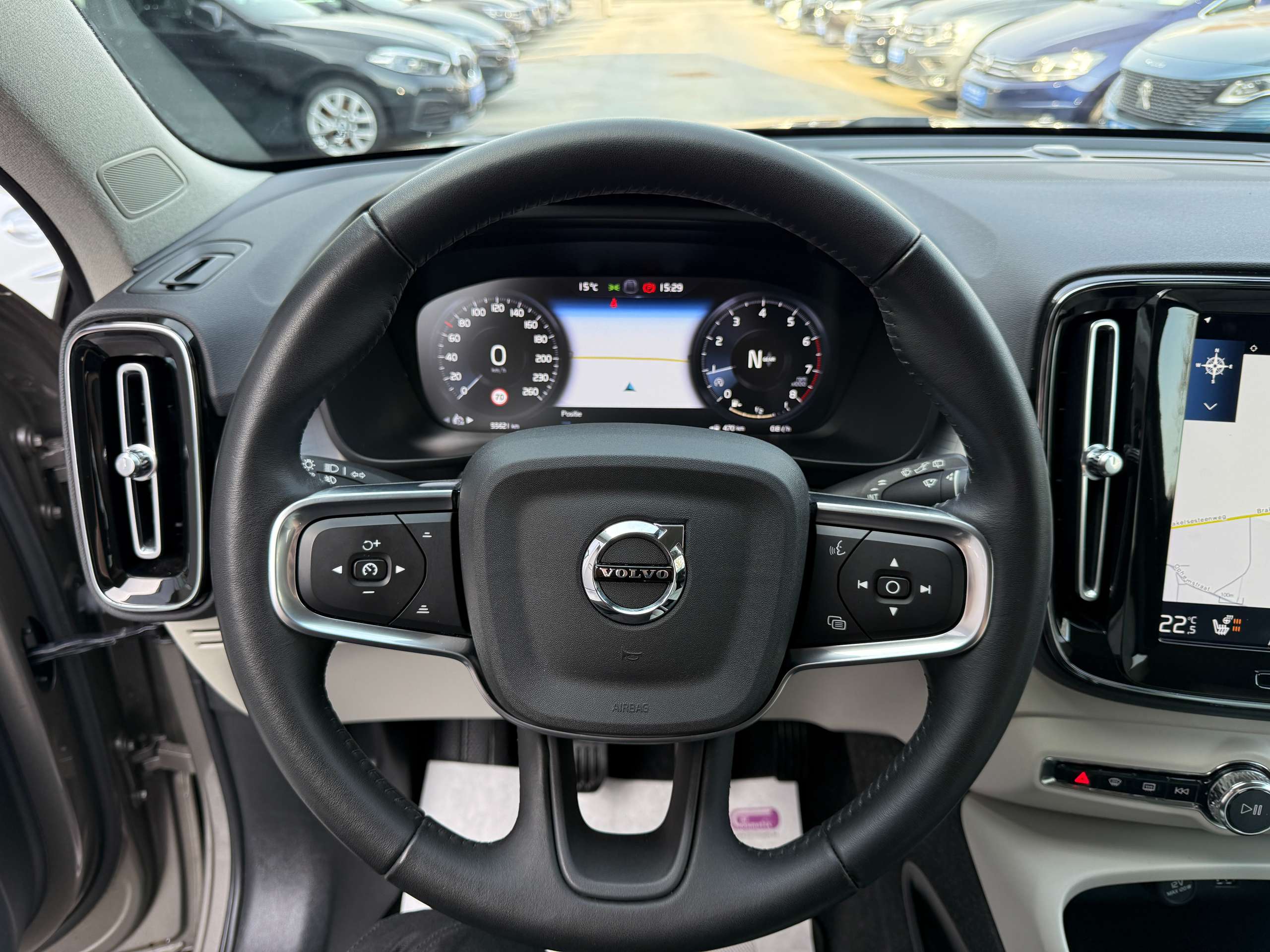 e06eb39f-9a5b-494d-b851-3378c13c9bb718-volvo-xc40-1-5-t2-navigatie-camera-carplay-leder-full-led-pdc.jpg