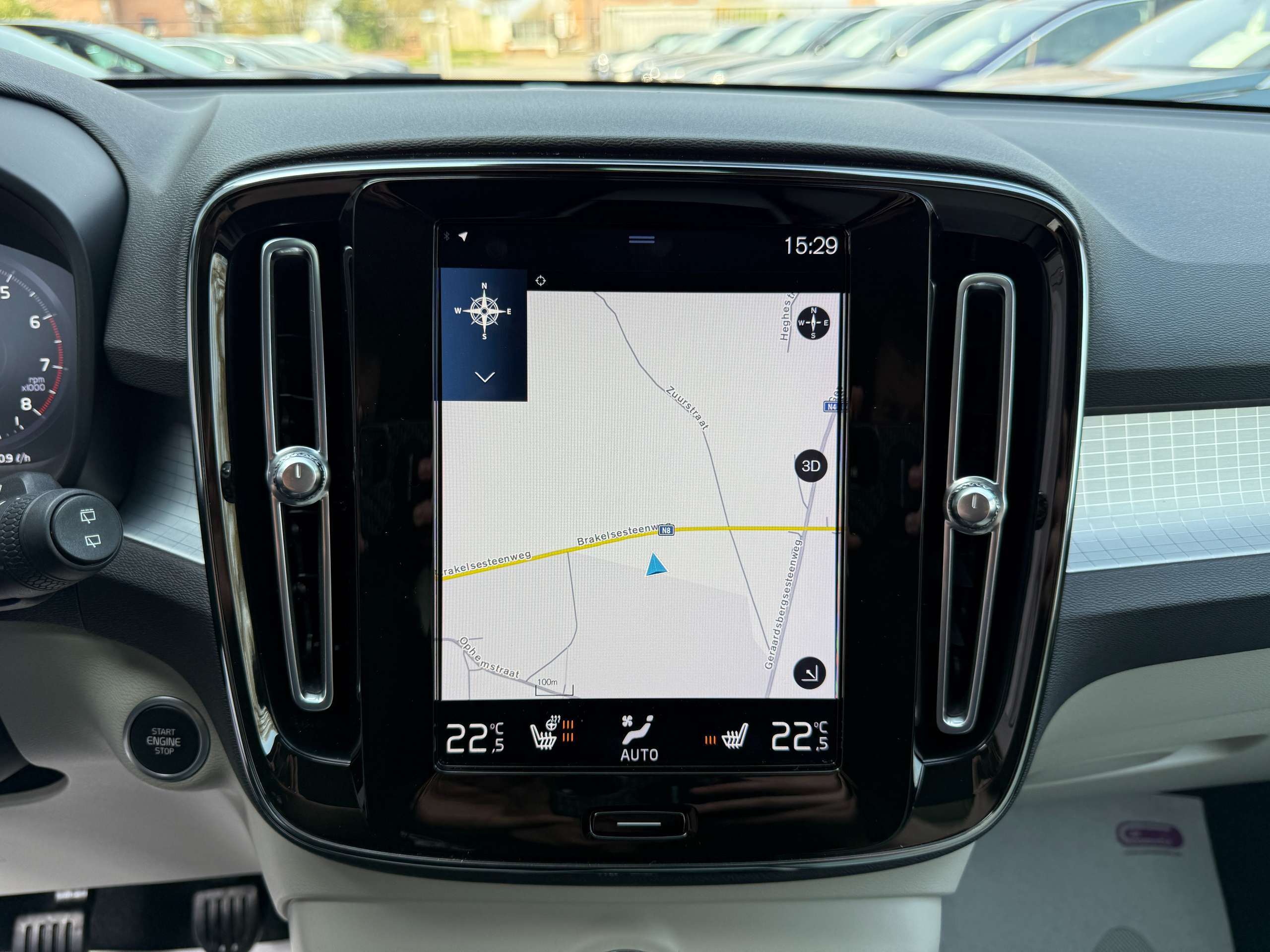 e06eb39f-9a5b-494d-b851-3378c13c9bb720-volvo-xc40-1-5-t2-navigatie-camera-carplay-leder-full-led-pdc.jpg