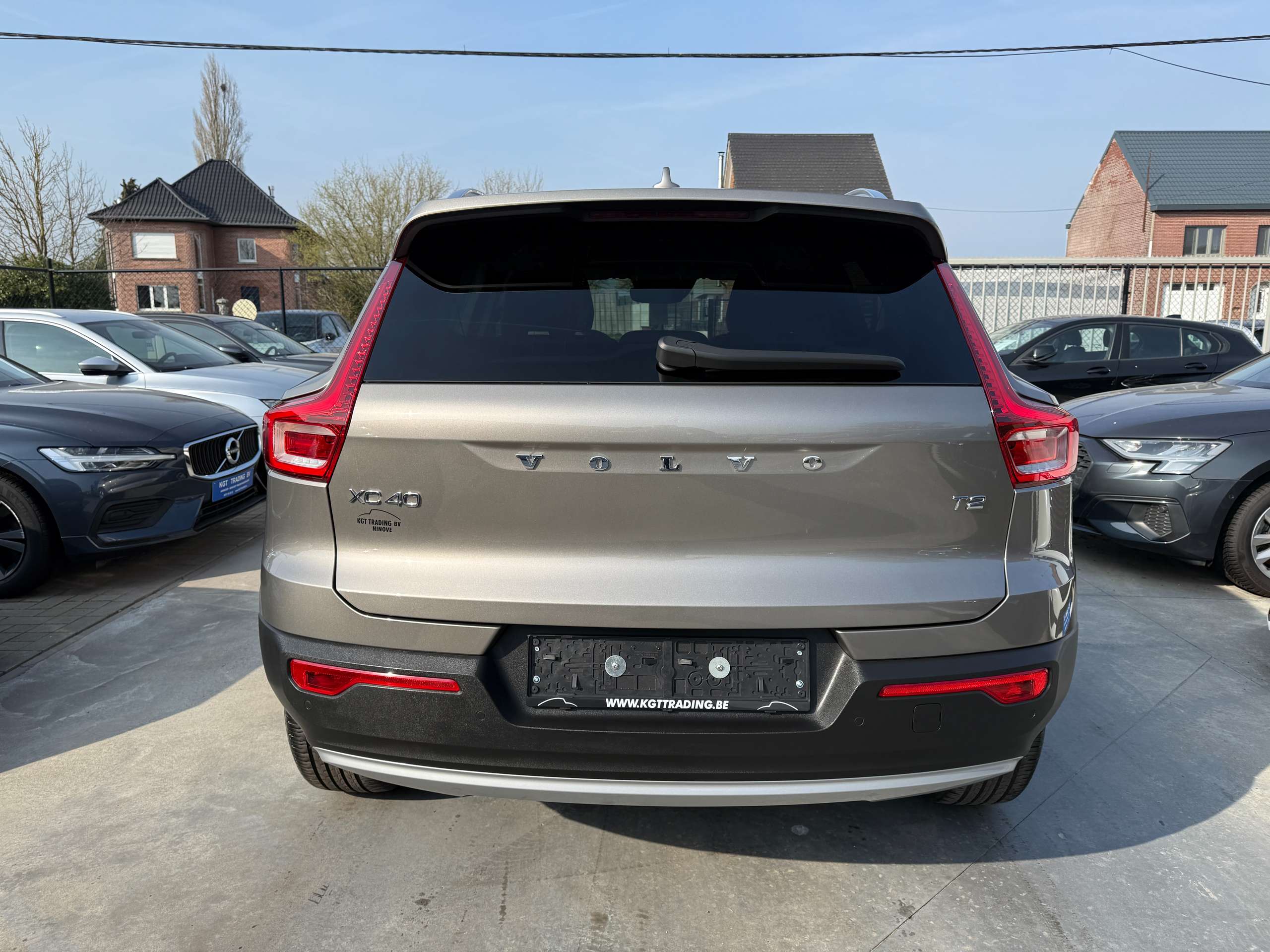 e06eb39f-9a5b-494d-b851-3378c13c9bb76-volvo-xc40-1-5-t2-navigatie-camera-carplay-leder-full-led-pdc.jpg
