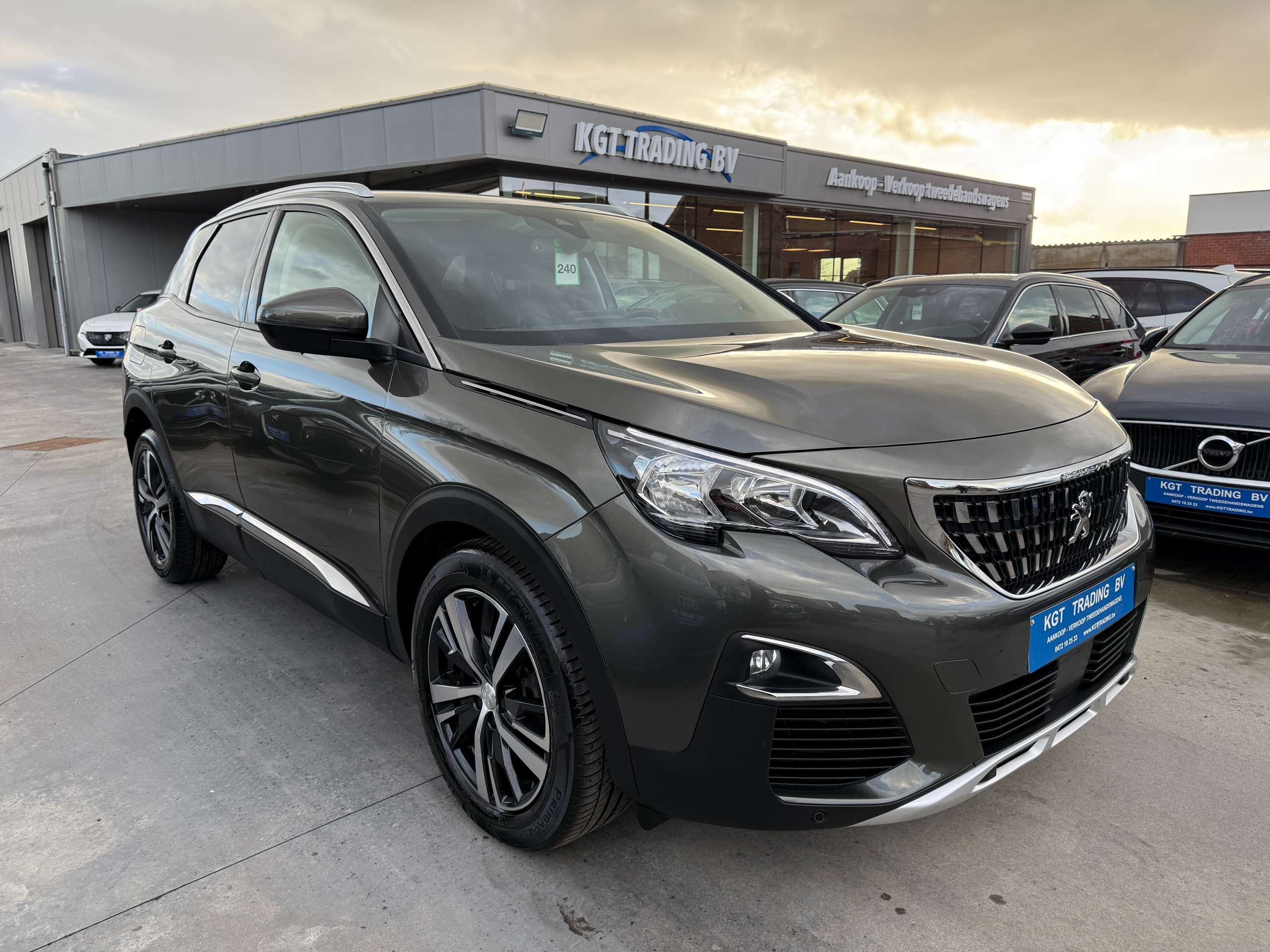 f66de6de-b0d5-4dd3-bd70-623ae3e7d4ad3-peugeot-3008-1-2i-130pk-automaat-navi-leder-carplay-lane-assist.jpg