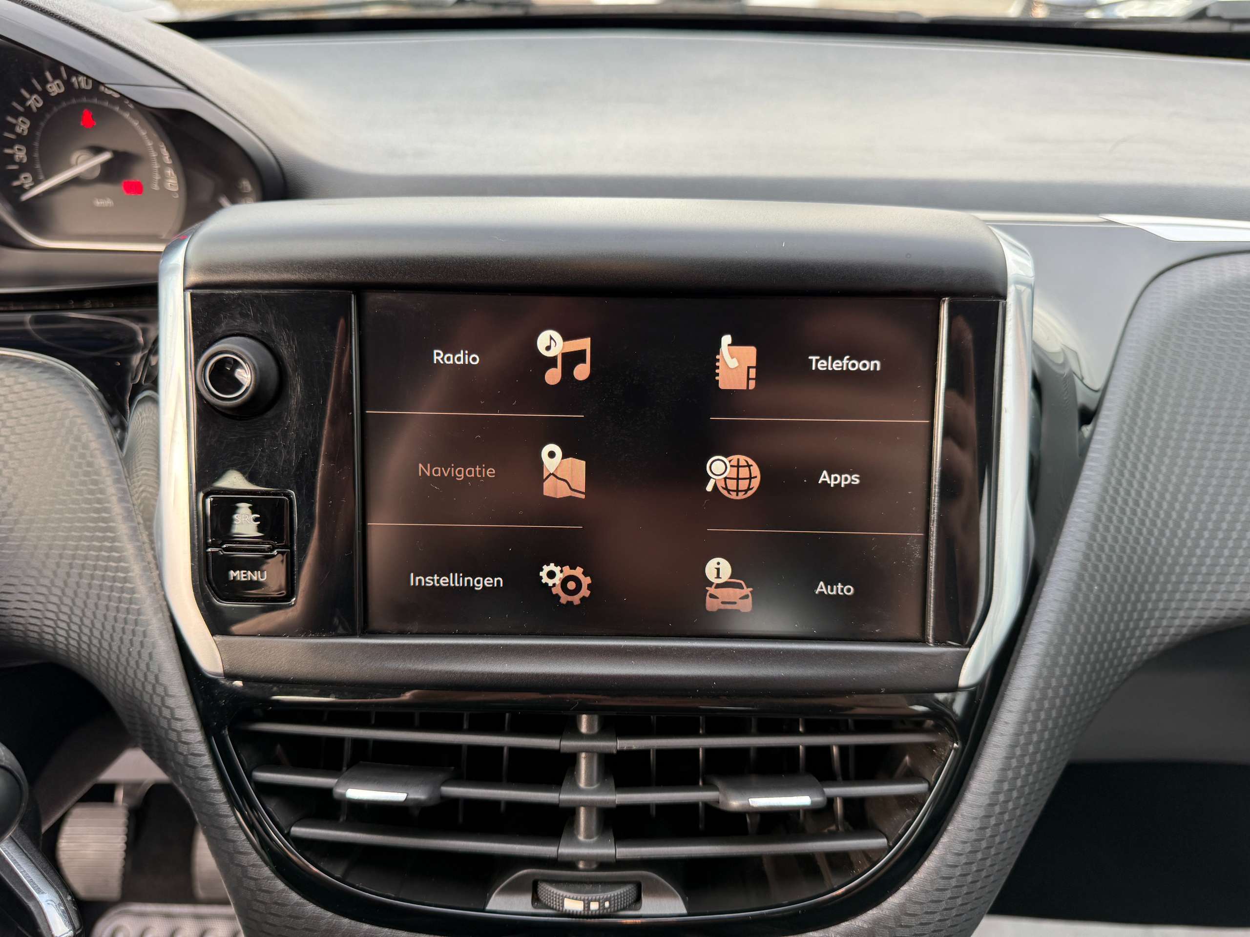 fc5bcafe-7219-41c5-b8a8-3825b5b47a0a19-peugeot-2008-1-2i-puretech-83pk-navigatie-carplay-bluetooth-a-c.jpg