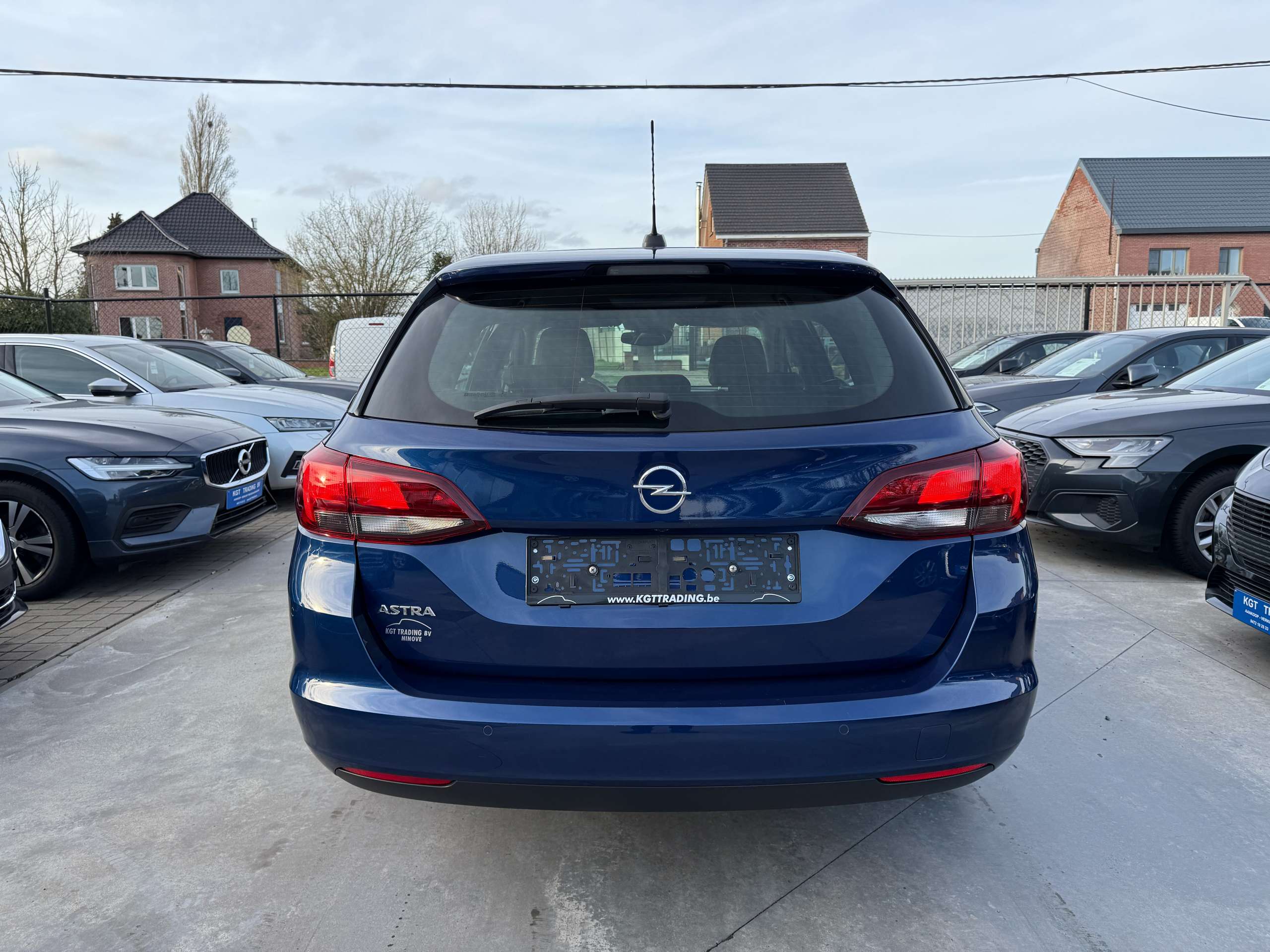 fe10b170-ddf5-45a8-8b8d-4abf096cd01b6-opel-astra-1-2i-tourer-navigatie-carplay-full-led-pdc-alu.jpg