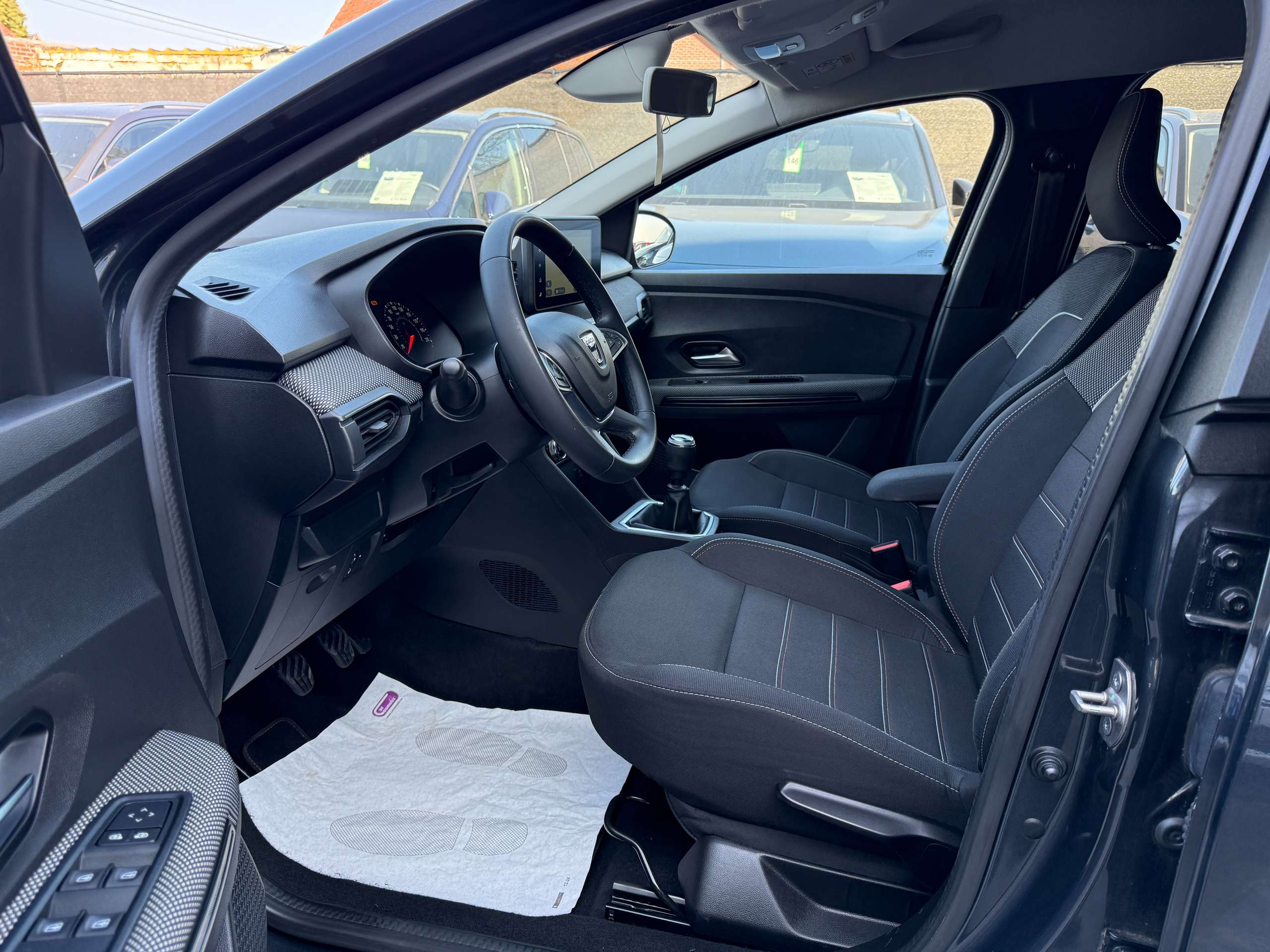 0890e3ed-979b-4f05-9626-b6af96f1365b21-dacia-jogger-1-0-tce-extreme-7-zit-navigatie-camera-dab-pdc-alu.jpg