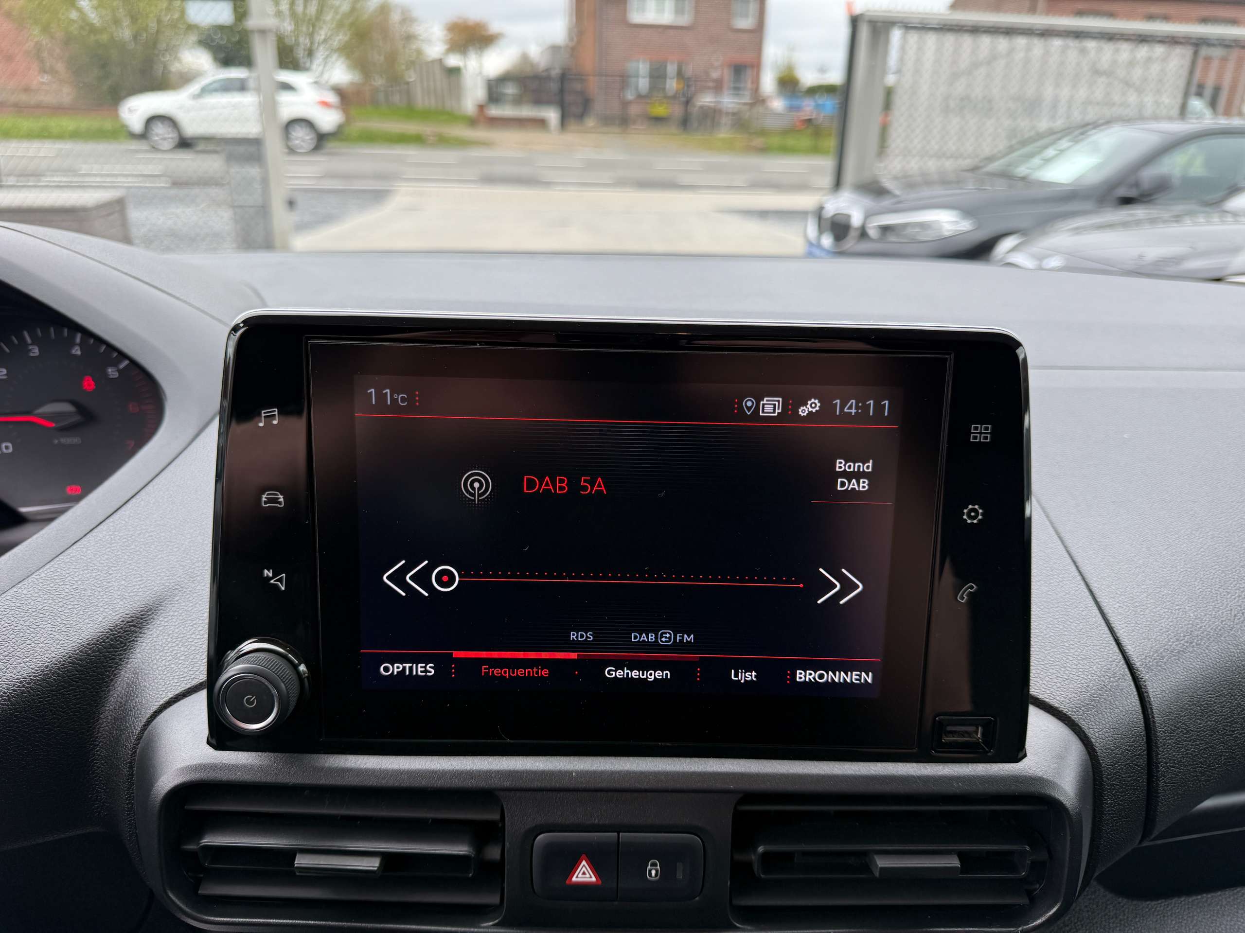 246cd2a5-fc54-4eed-bb88-ac2c261a23bf21-peugeot-partner-1-5-bluehdi-navigatie-pdc-carplay-dab-bluetooth.jpg
