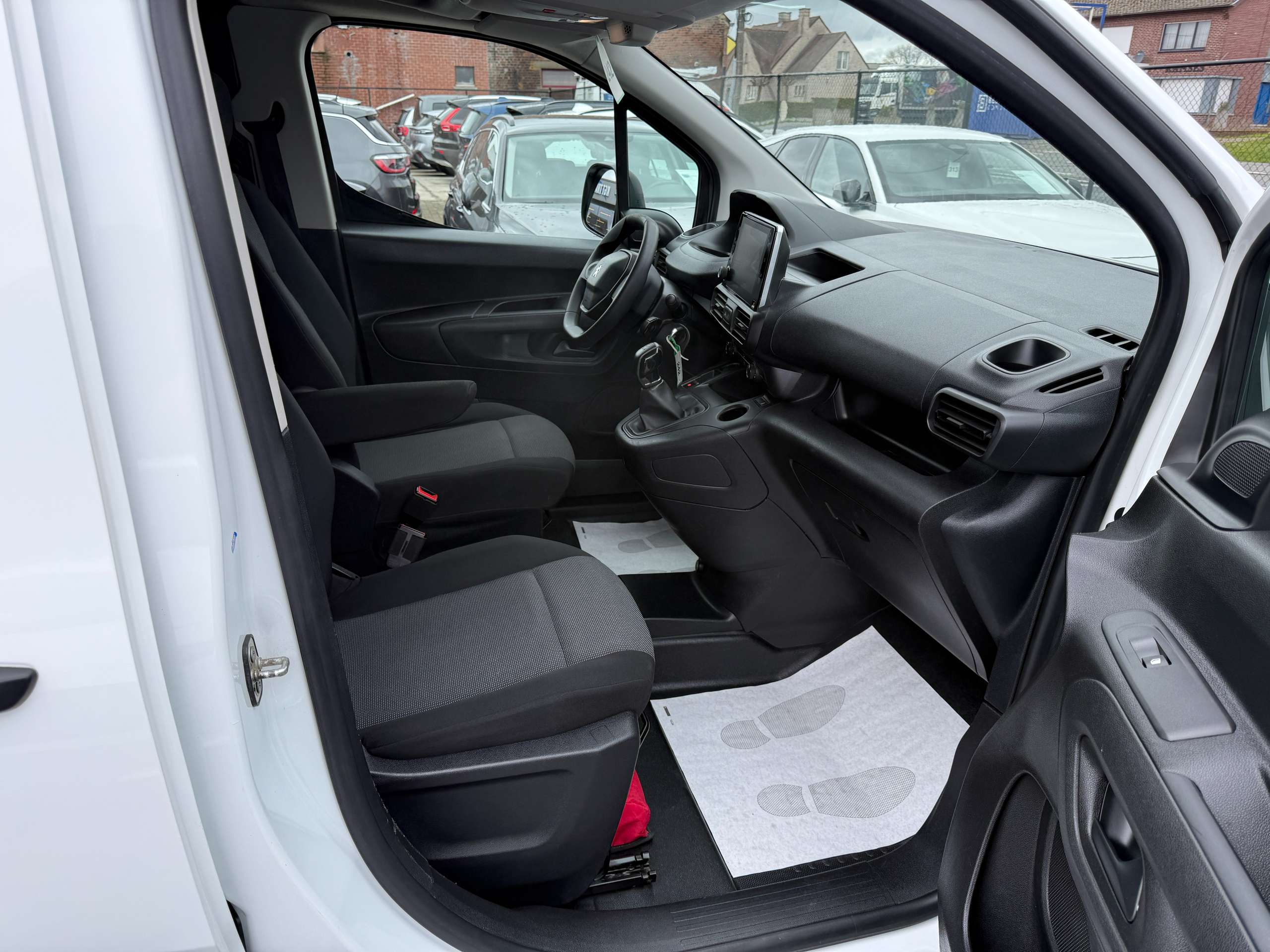 246cd2a5-fc54-4eed-bb88-ac2c261a23bf25-peugeot-partner-1-5-bluehdi-navigatie-pdc-carplay-dab-bluetooth.jpg