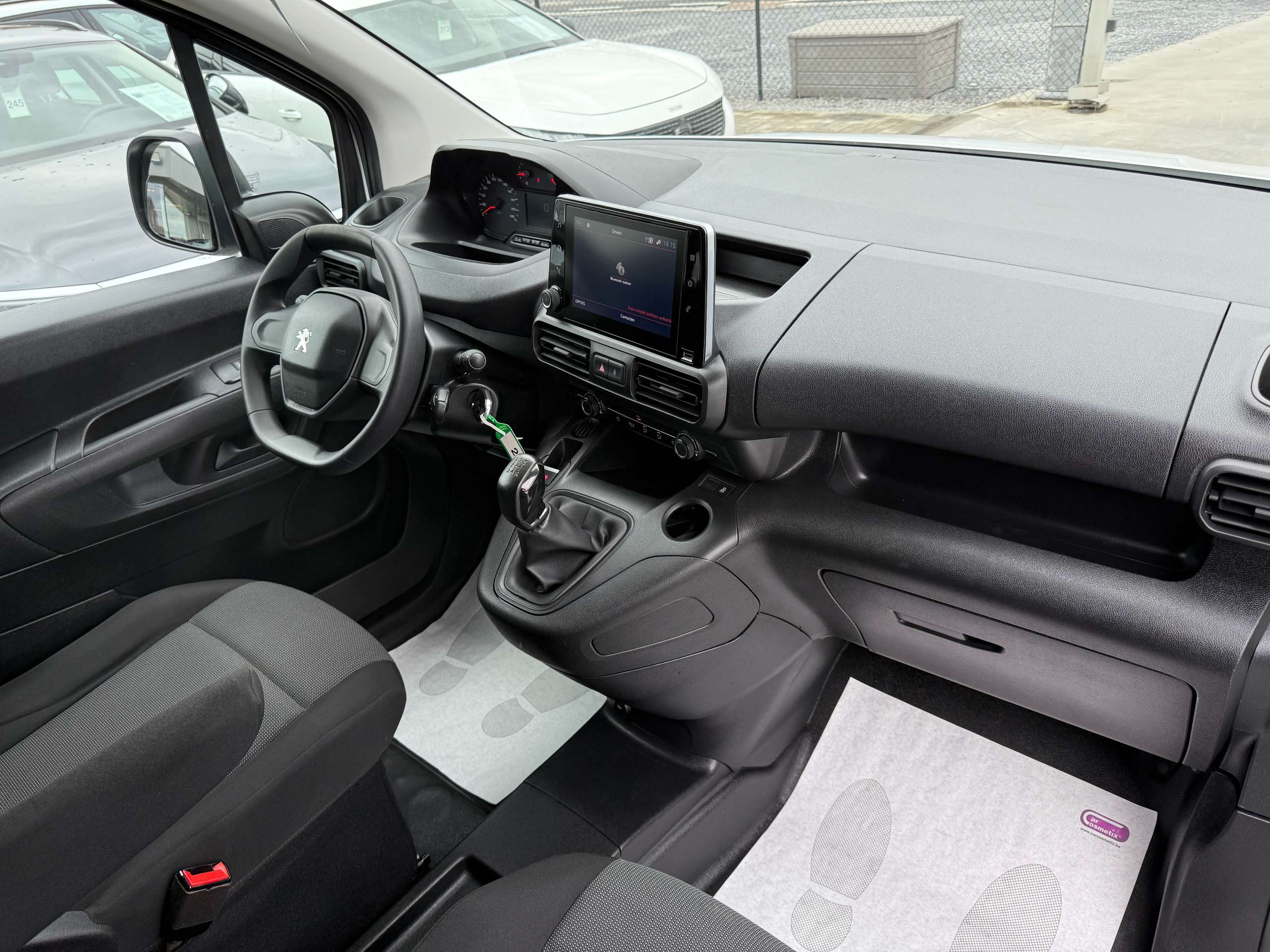 246cd2a5-fc54-4eed-bb88-ac2c261a23bf26-peugeot-partner-1-5-bluehdi-navigatie-pdc-carplay-dab-bluetooth.jpg