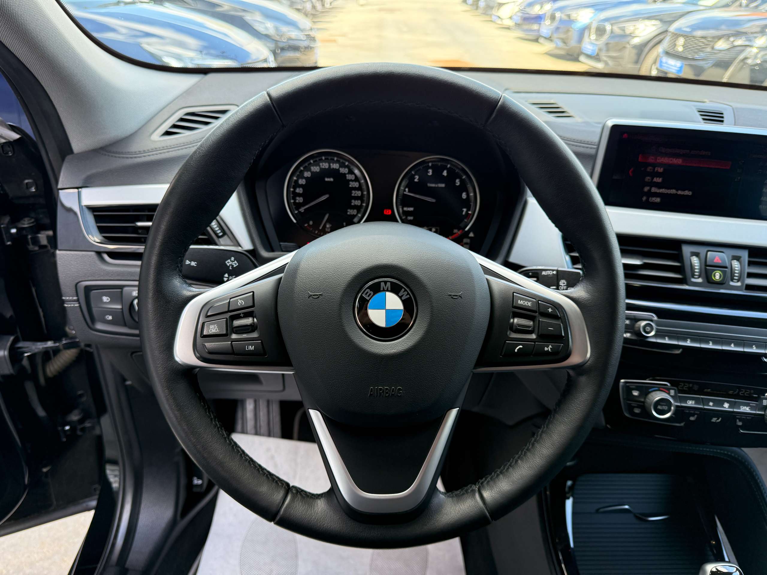 3181bf87-0ca2-436d-8a25-f38ca0207c1b27-bmw-x2-1-5i-136pk-automaat-navigatie-zetelverwarming-pdc.jpg