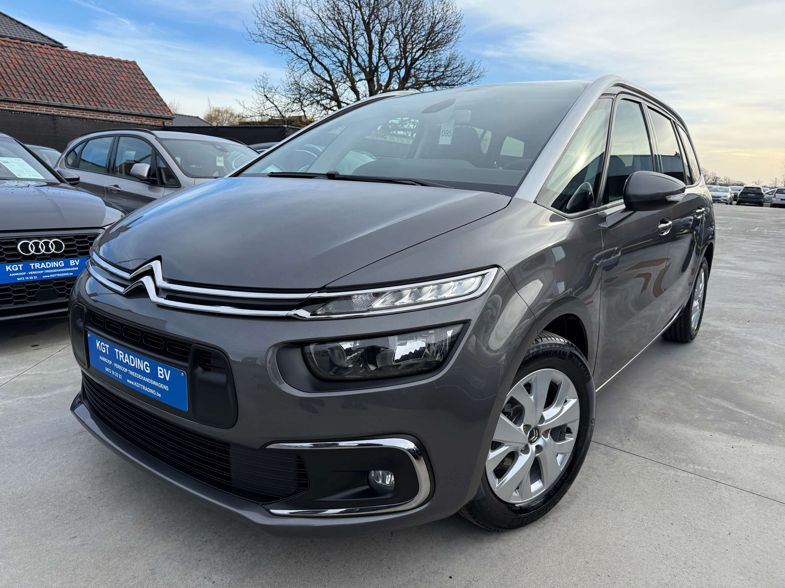 3328fd3a-734e-4d8e-ad6b-2deceef81aa41-citroen-grand-c4-spacetourer-1-2i-130pk-automaat-7-zit-navi-carplay-dab-led-alu.jpg