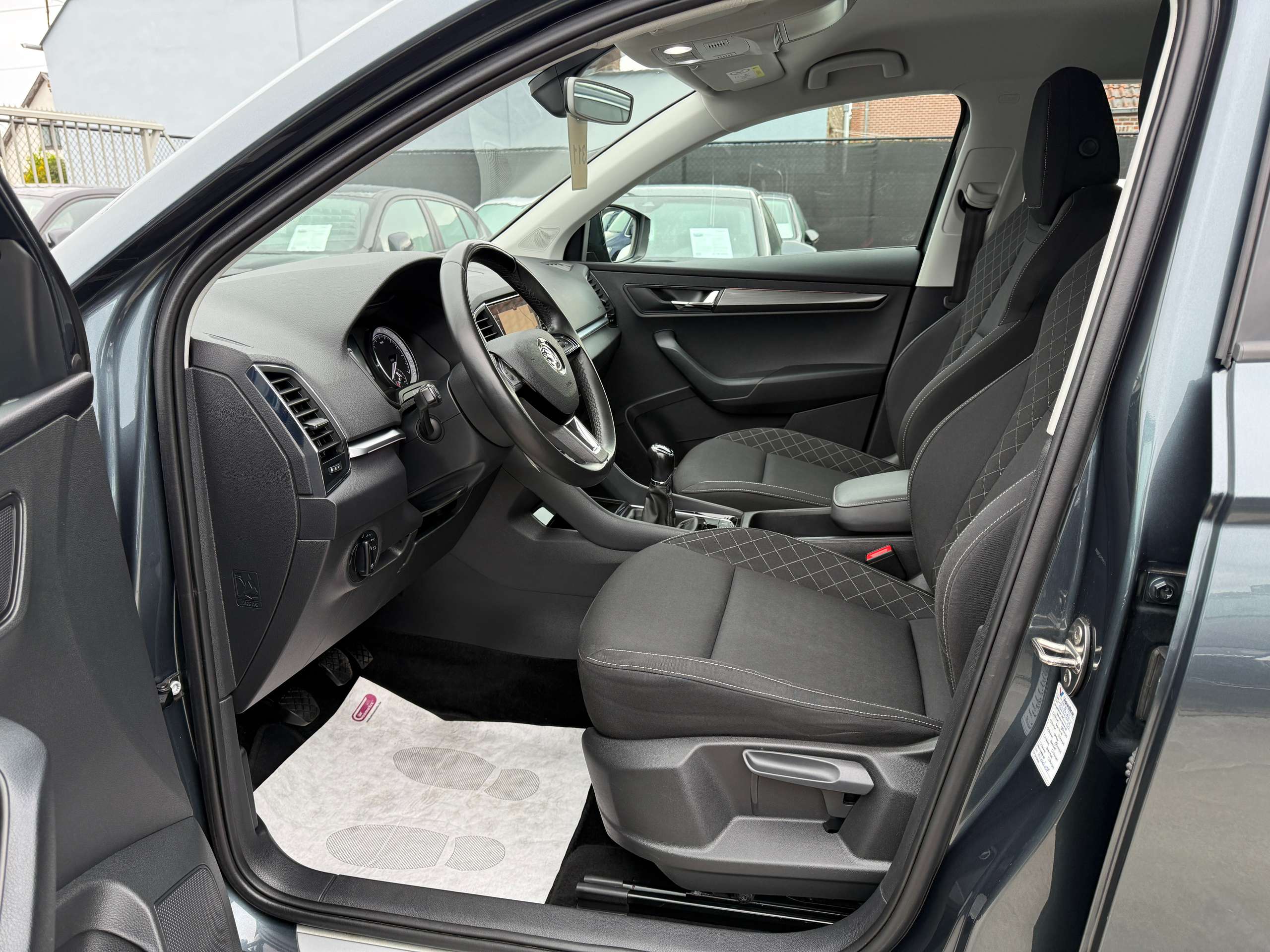 41d2cac5-14ae-4105-9c6f-2d4cf047822111-skoda-karoq-1-0-tsi-115pk-navigatie-camera-carplay-bluetooth-pdc.jpg