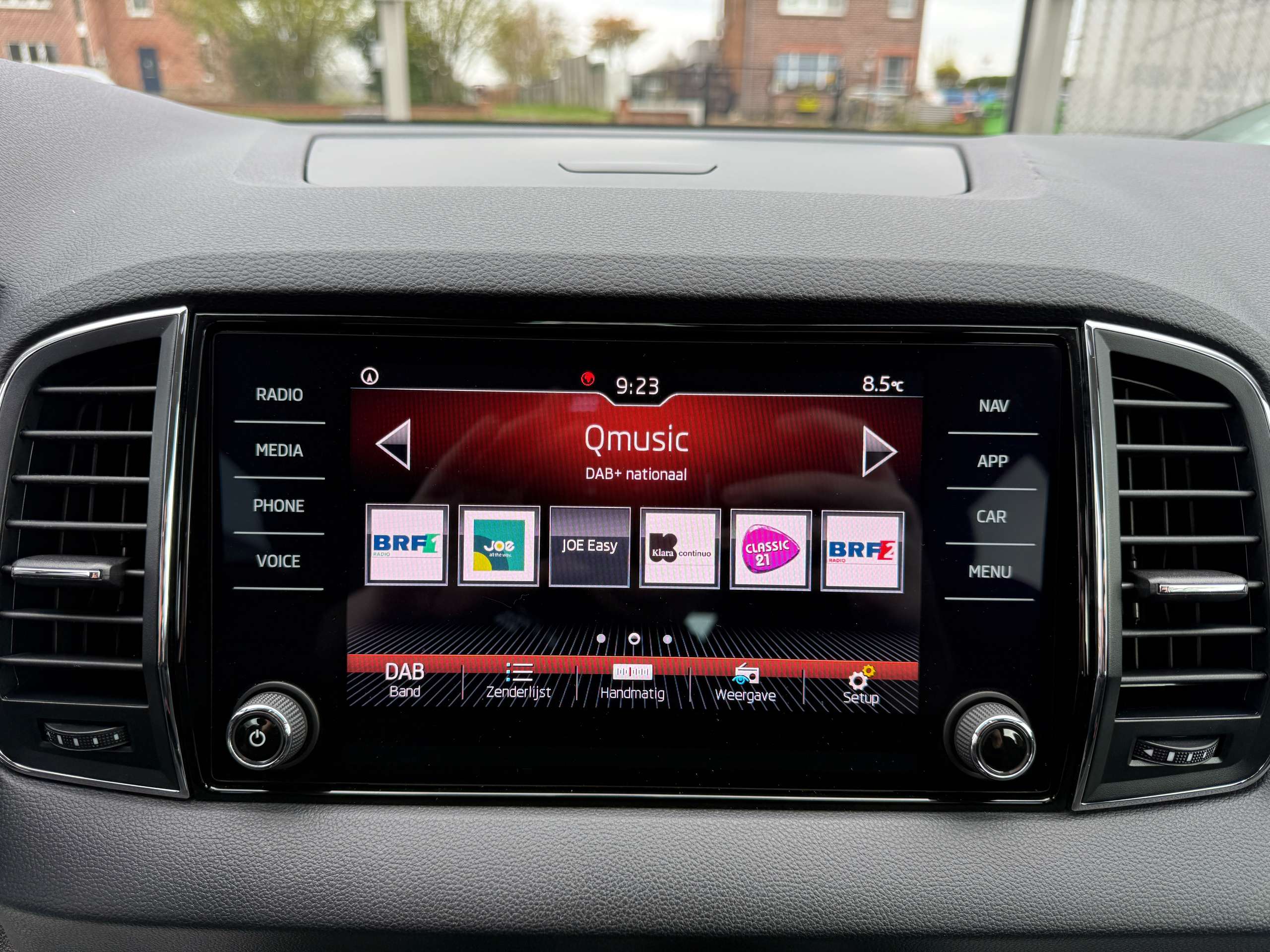 41d2cac5-14ae-4105-9c6f-2d4cf047822120-skoda-karoq-1-0-tsi-115pk-navigatie-camera-carplay-bluetooth-pdc.jpg