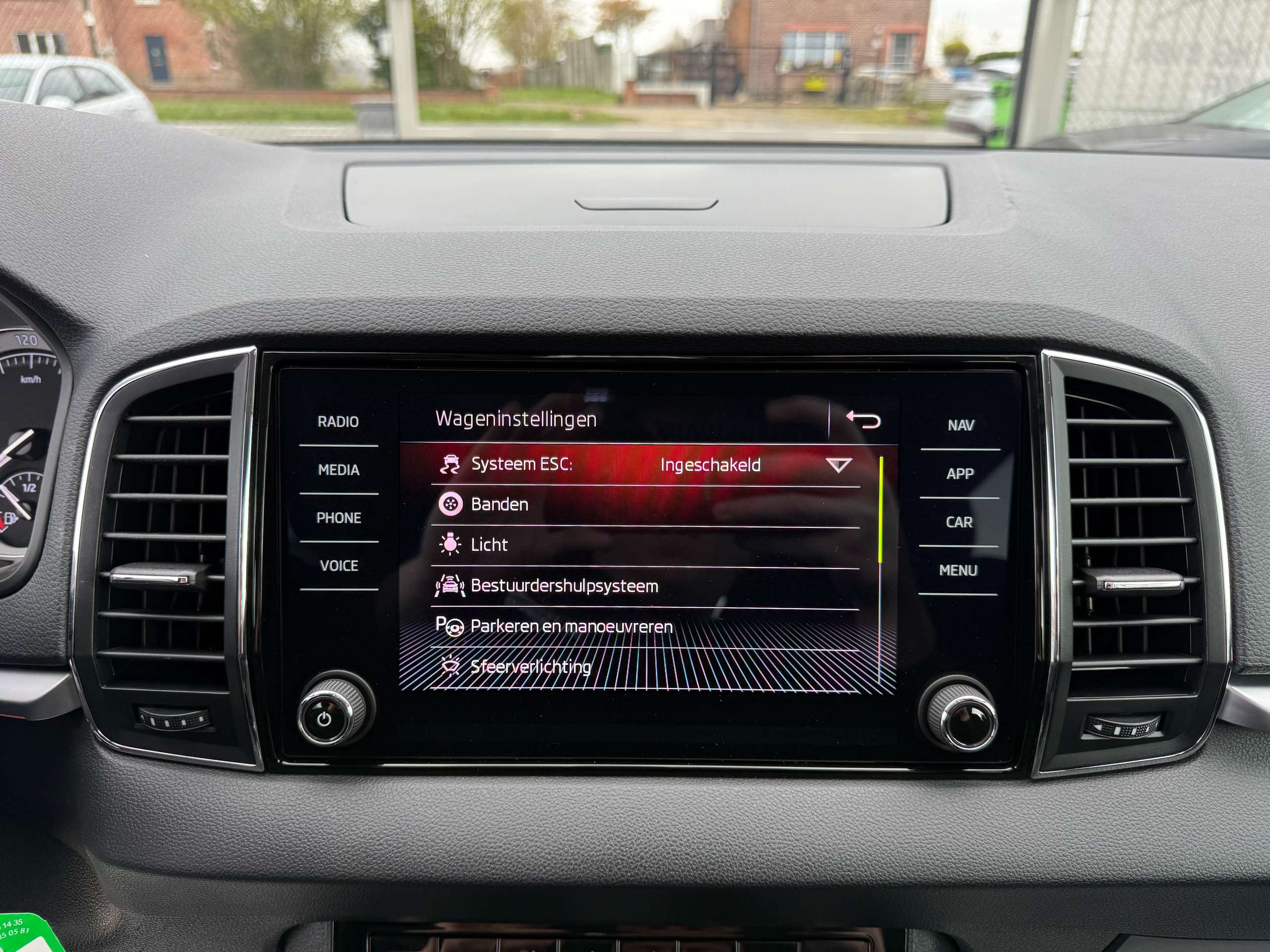 41d2cac5-14ae-4105-9c6f-2d4cf047822122-skoda-karoq-1-0-tsi-115pk-navigatie-camera-carplay-bluetooth-pdc.jpg