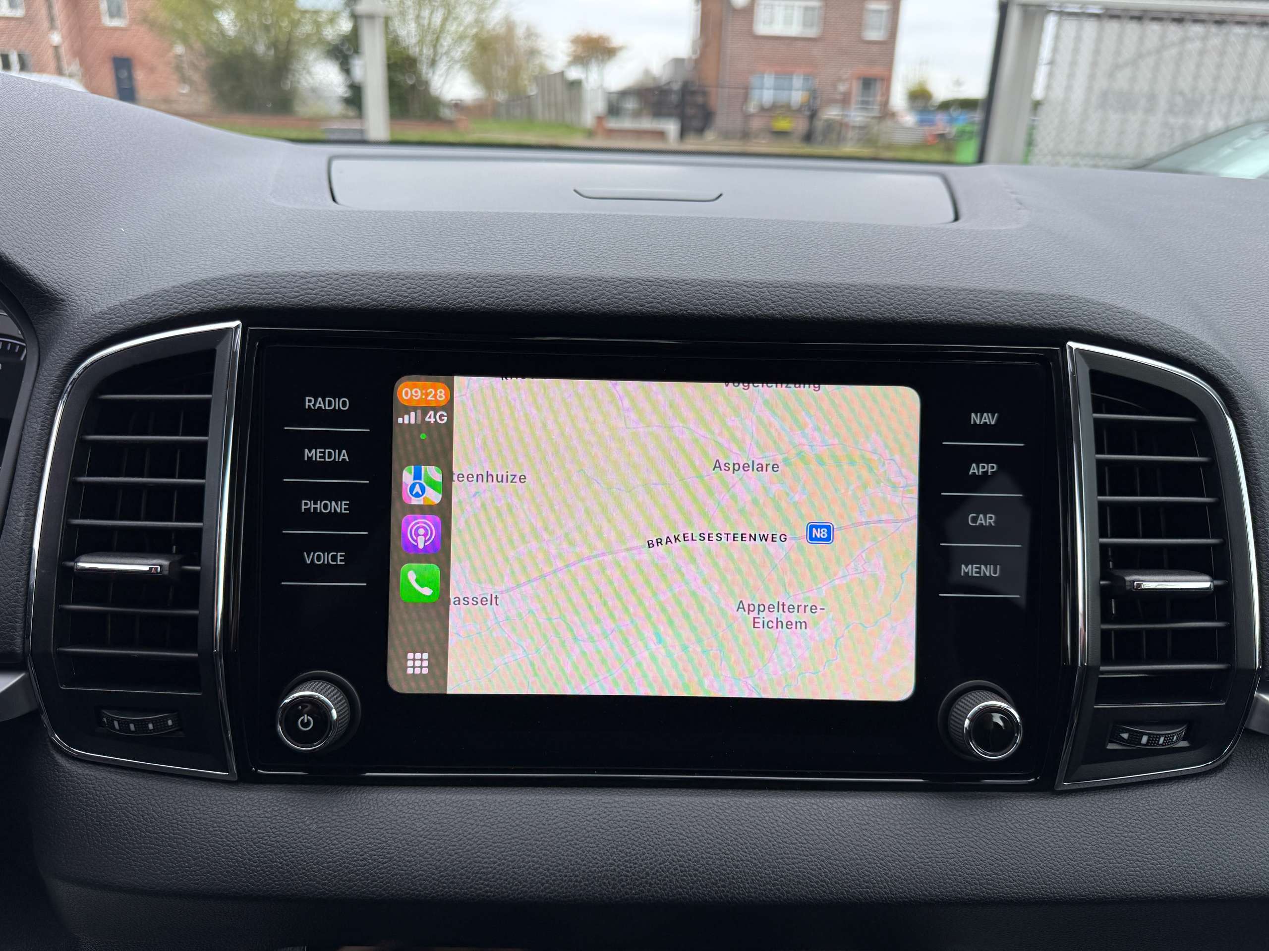 41d2cac5-14ae-4105-9c6f-2d4cf047822126-skoda-karoq-1-0-tsi-115pk-navigatie-camera-carplay-bluetooth-pdc.jpg