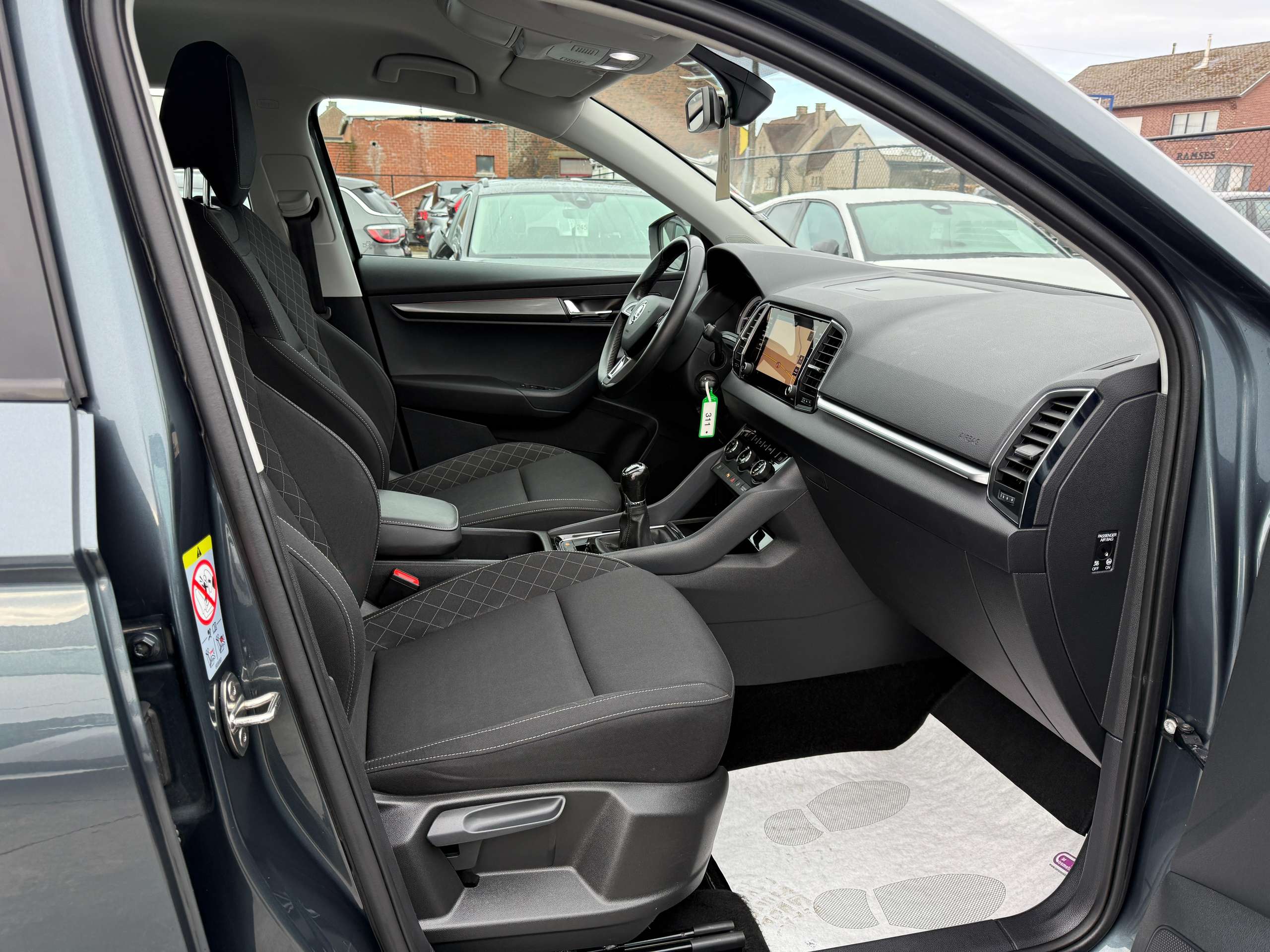 41d2cac5-14ae-4105-9c6f-2d4cf047822129-skoda-karoq-1-0-tsi-115pk-navigatie-camera-carplay-bluetooth-pdc.jpg