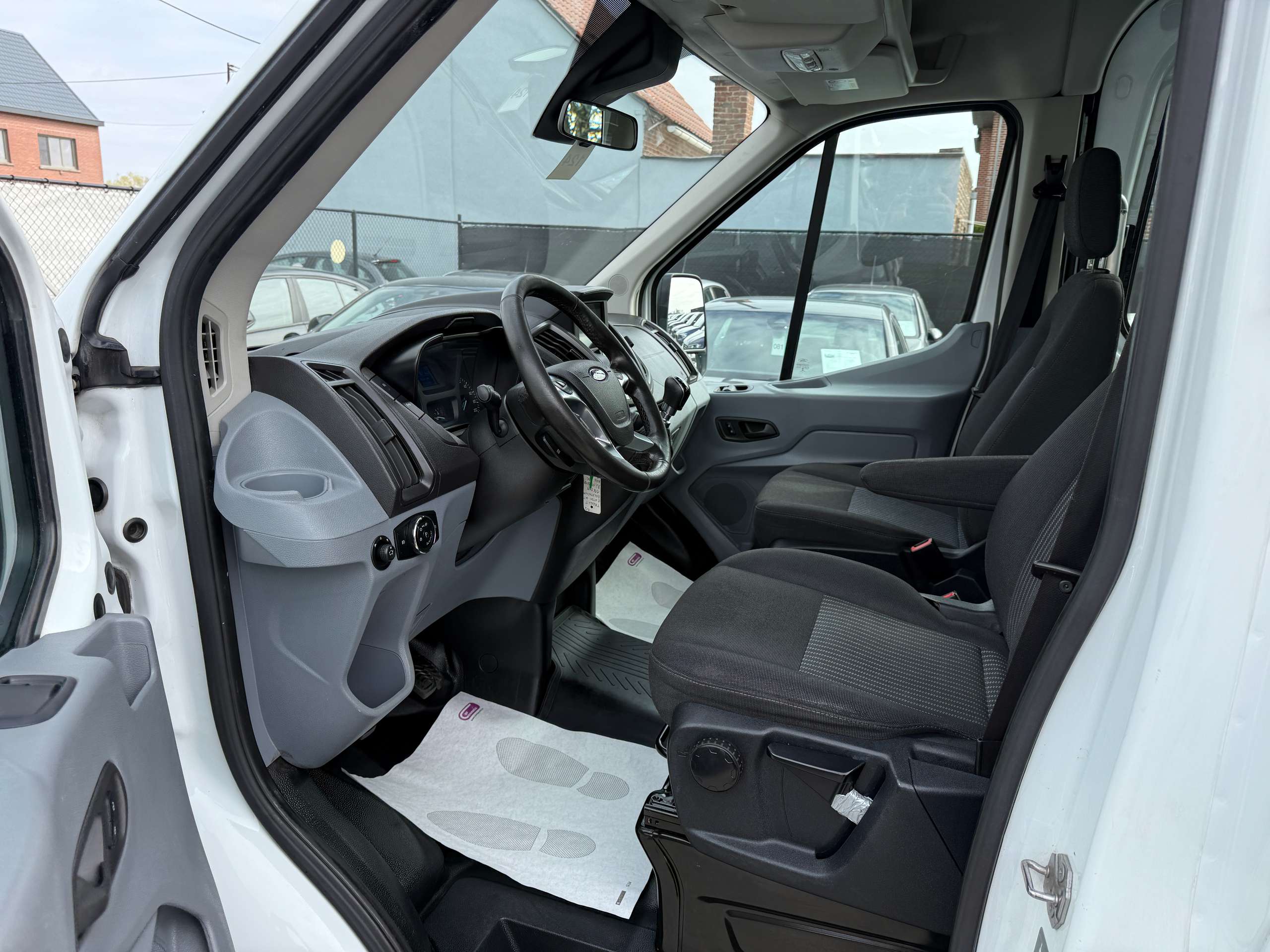 48afd479-b8b3-450a-9de8-65c8f616976b10-ford-transit-2-0-tdci-rolstoellift-navigatie-camera-pdc-carplay.jpg