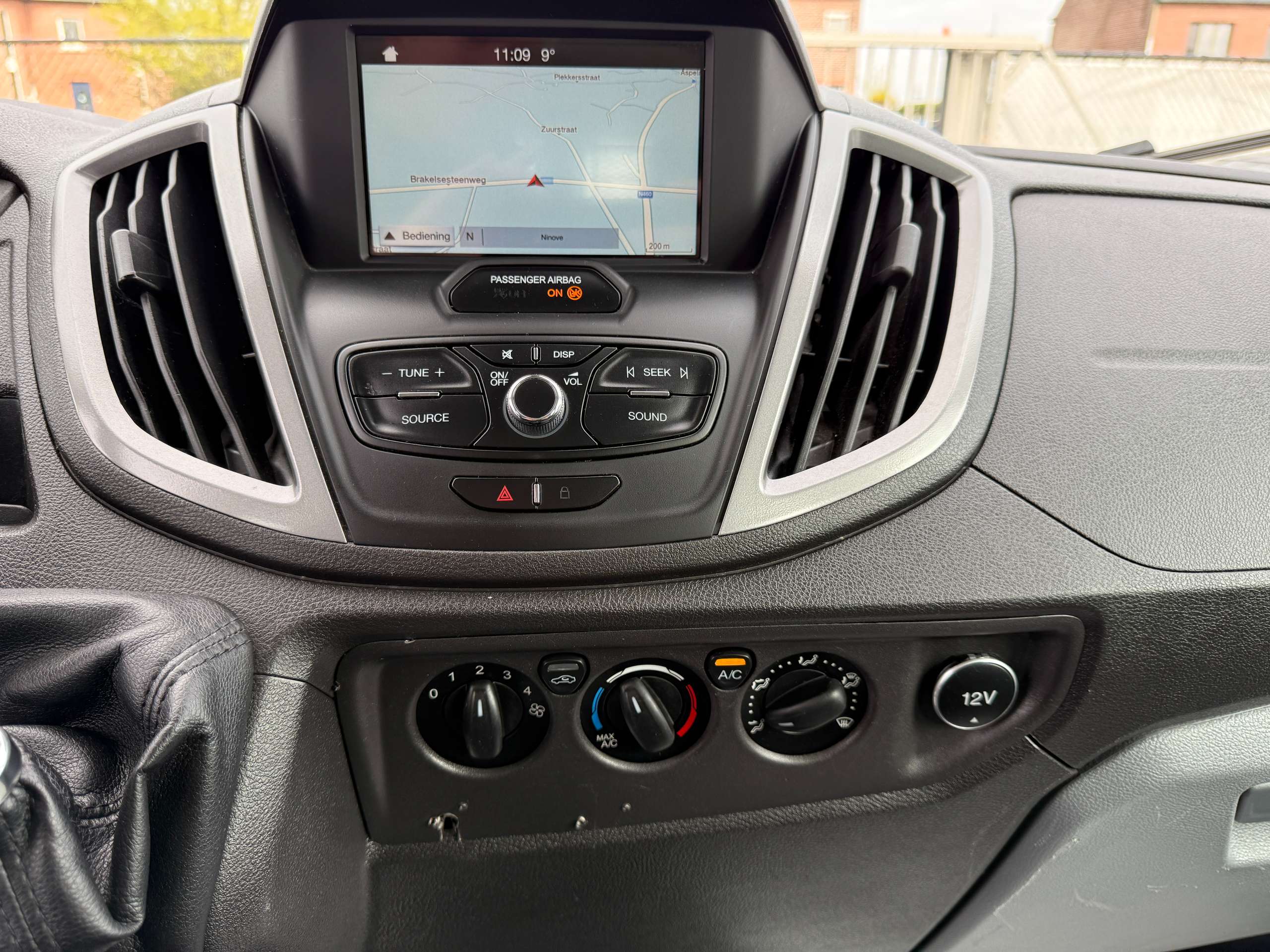 48afd479-b8b3-450a-9de8-65c8f616976b20-ford-transit-2-0-tdci-rolstoellift-navigatie-camera-pdc-carplay.jpg