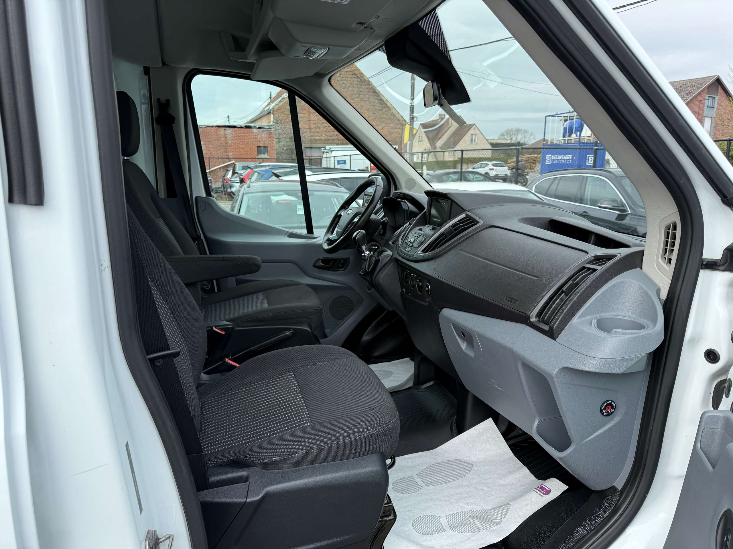48afd479-b8b3-450a-9de8-65c8f616976b26-ford-transit-2-0-tdci-rolstoellift-navigatie-camera-pdc-carplay.jpg