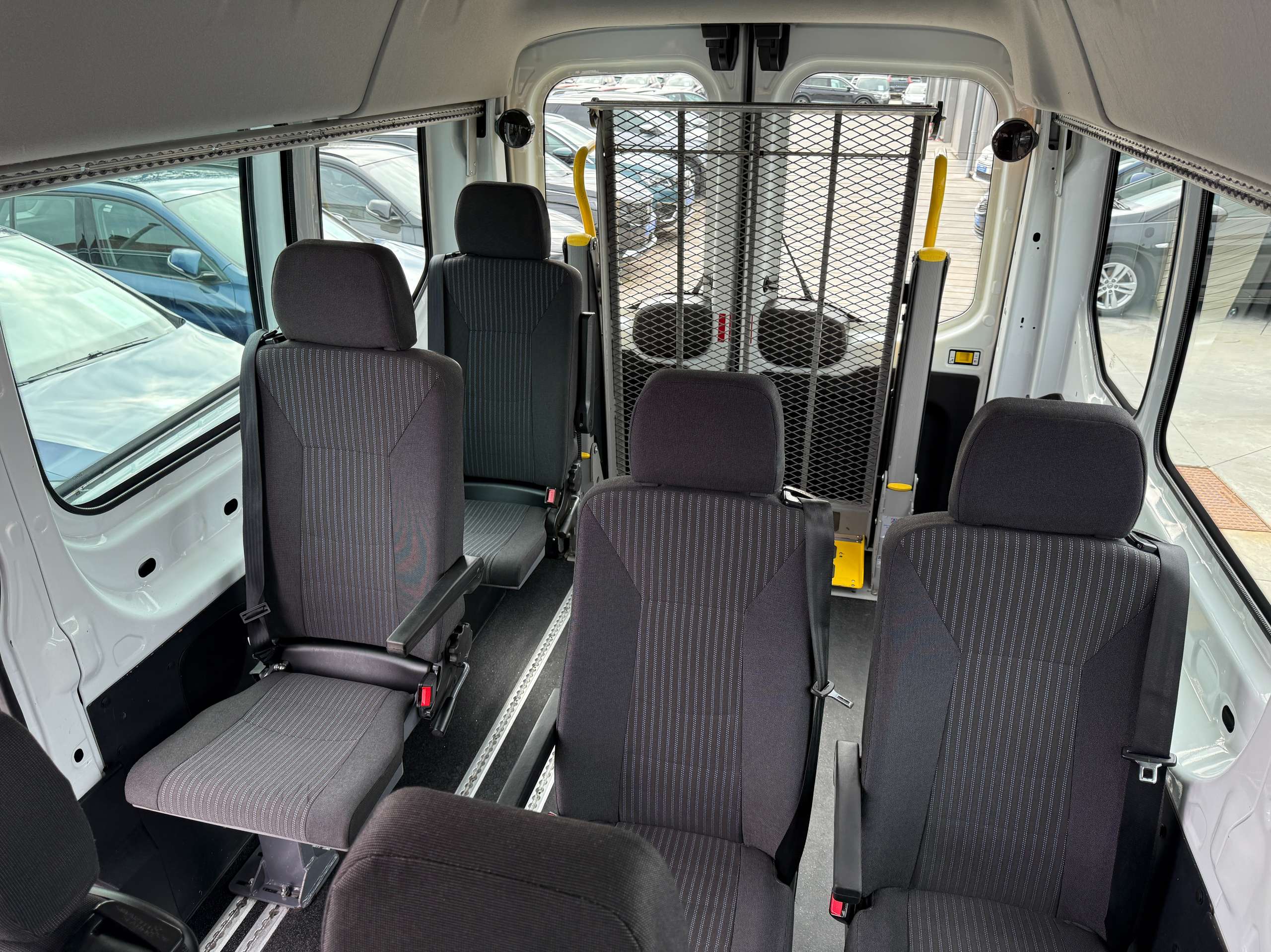 48afd479-b8b3-450a-9de8-65c8f616976b31-ford-transit-2-0-tdci-rolstoellift-navigatie-camera-pdc-carplay.jpg