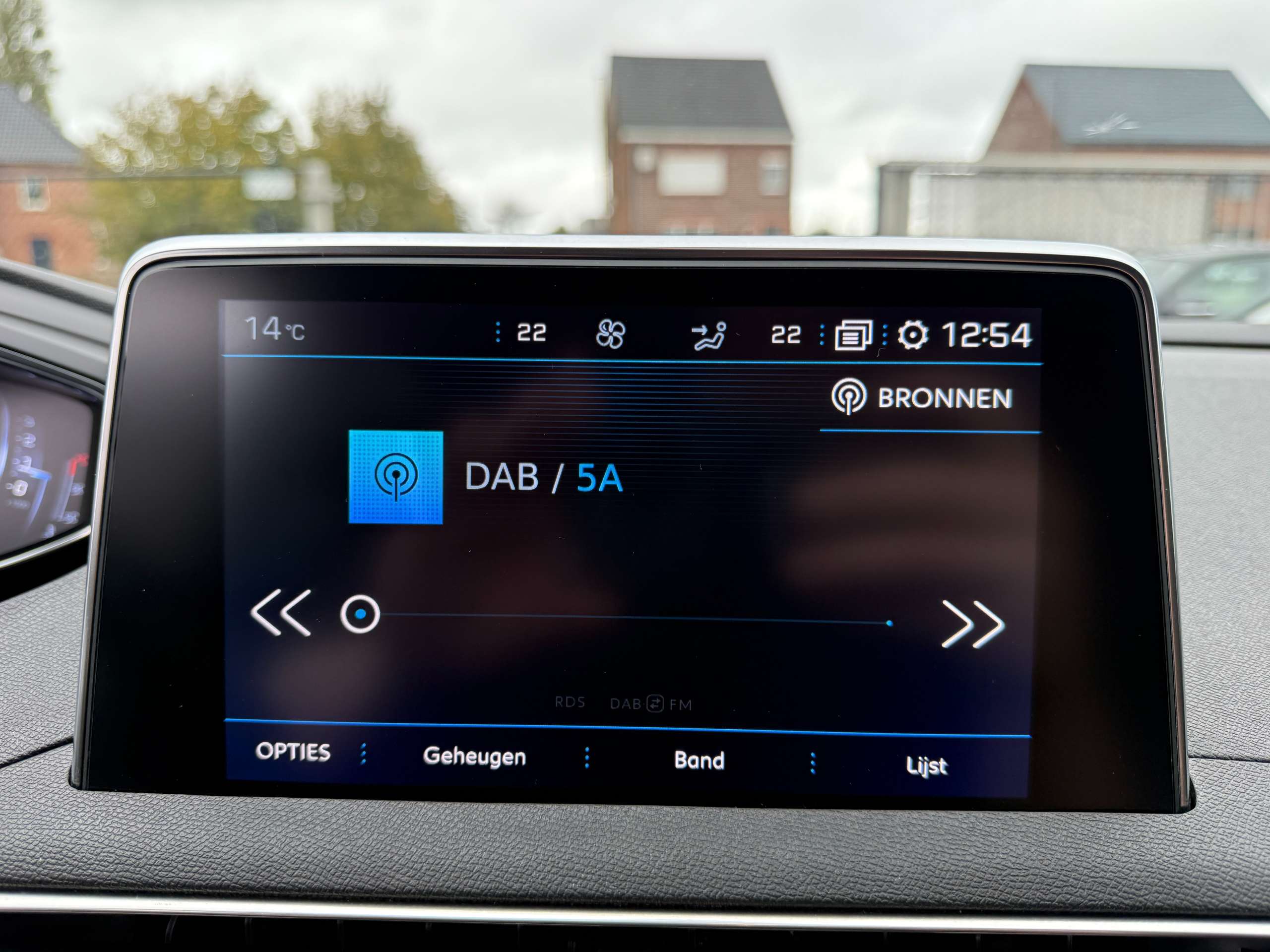 5449922e-4531-4a8e-a6b8-a761cc6c85bc22-peugeot-5008-1-2i-130pk-navigatie-camera-carplay-dab-zetelverwa.jpg
