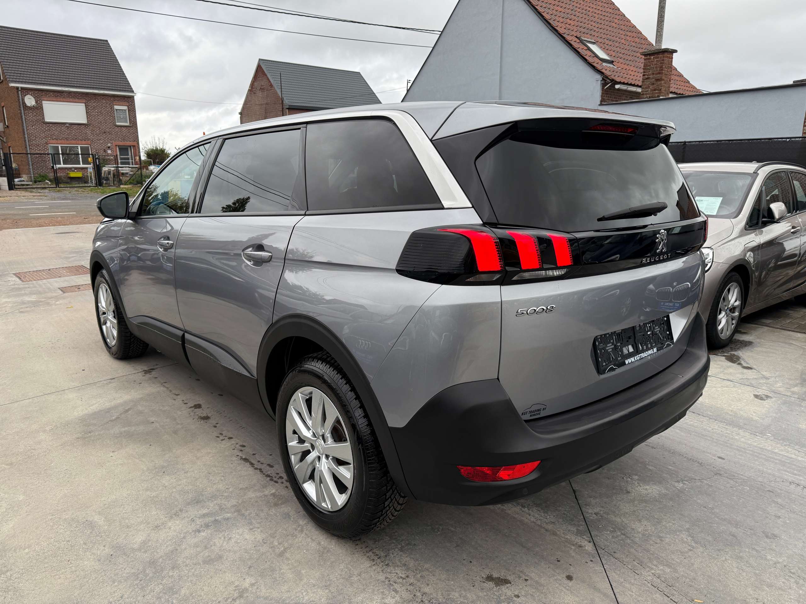 5449922e-4531-4a8e-a6b8-a761cc6c85bc7-peugeot-5008-1-2i-130pk-navigatie-camera-carplay-dab-zetelverwa.jpg