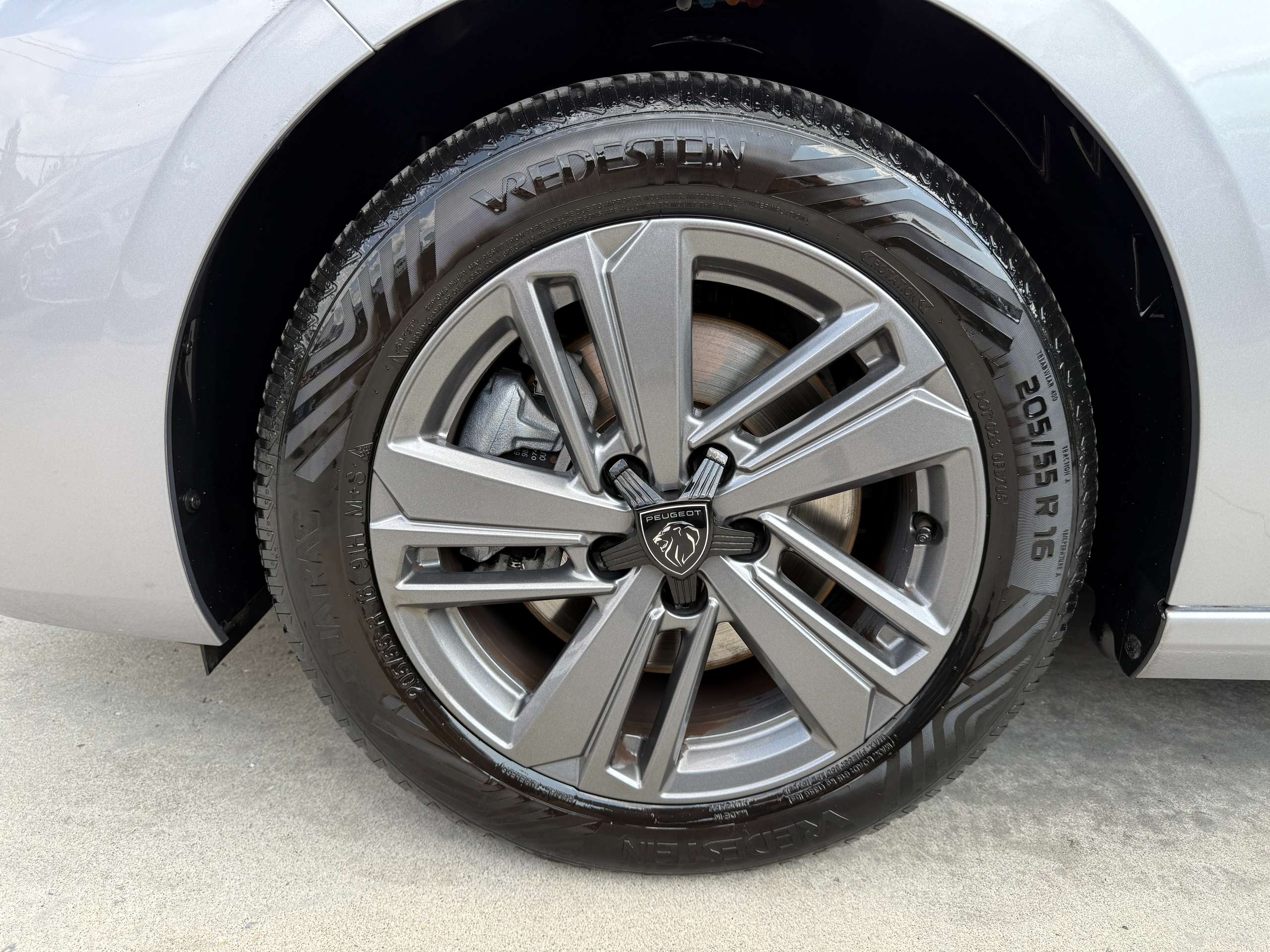 55c8ba64-46c9-4f04-ad3d-f9e4c41f505211-peugeot-308-1-2i-130pk-automaat-full-led-navigatie-carplay-alu.jpg