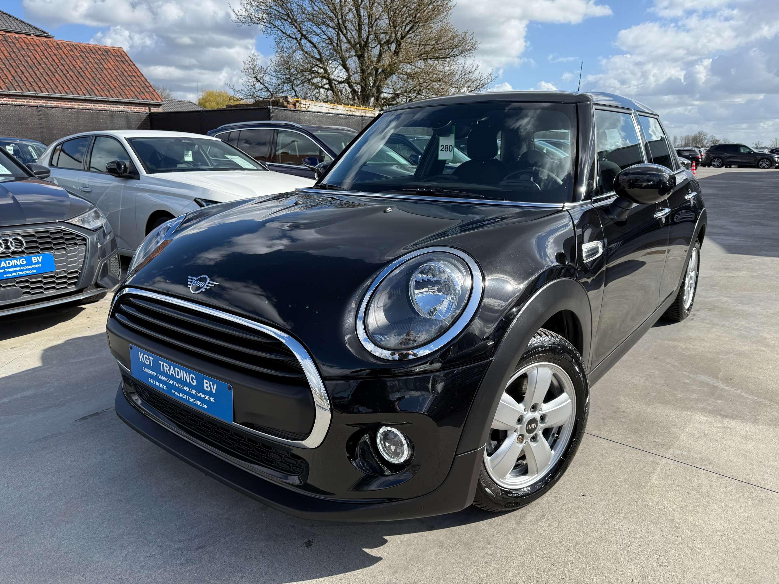 5e2d5d35-7896-441b-b532-d15f7d1bc3071-mini-one-1-5i-102pk-5-deurs-navigatie-pdc-bluetooth-led-alu.jpg