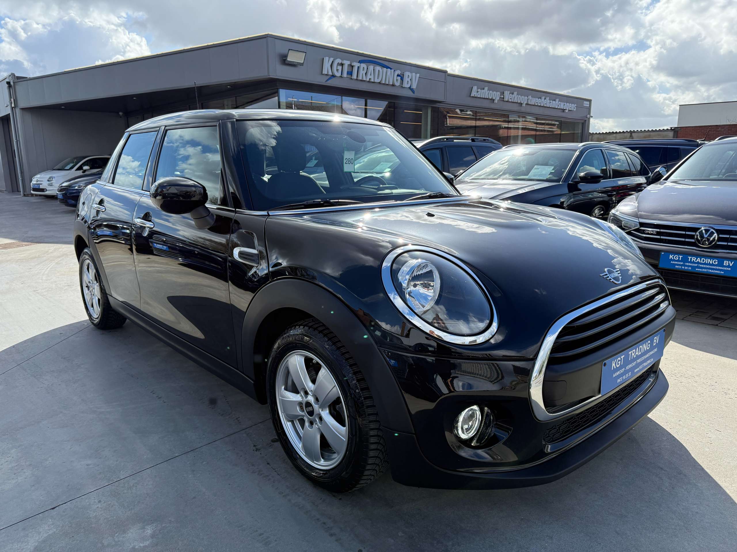 5e2d5d35-7896-441b-b532-d15f7d1bc3073-mini-one-1-5i-102pk-5-deurs-navigatie-pdc-bluetooth-led-alu.jpg