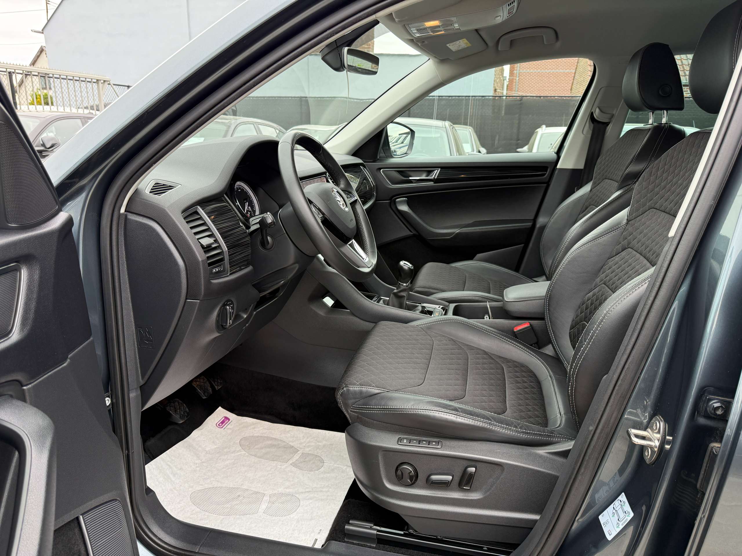 696c9925-aef3-4831-bf7f-8e686c03168712-skoda-kodiaq-1-4-tsi-4x4-navi-leder-camera-xenon-carplay-led.jpg